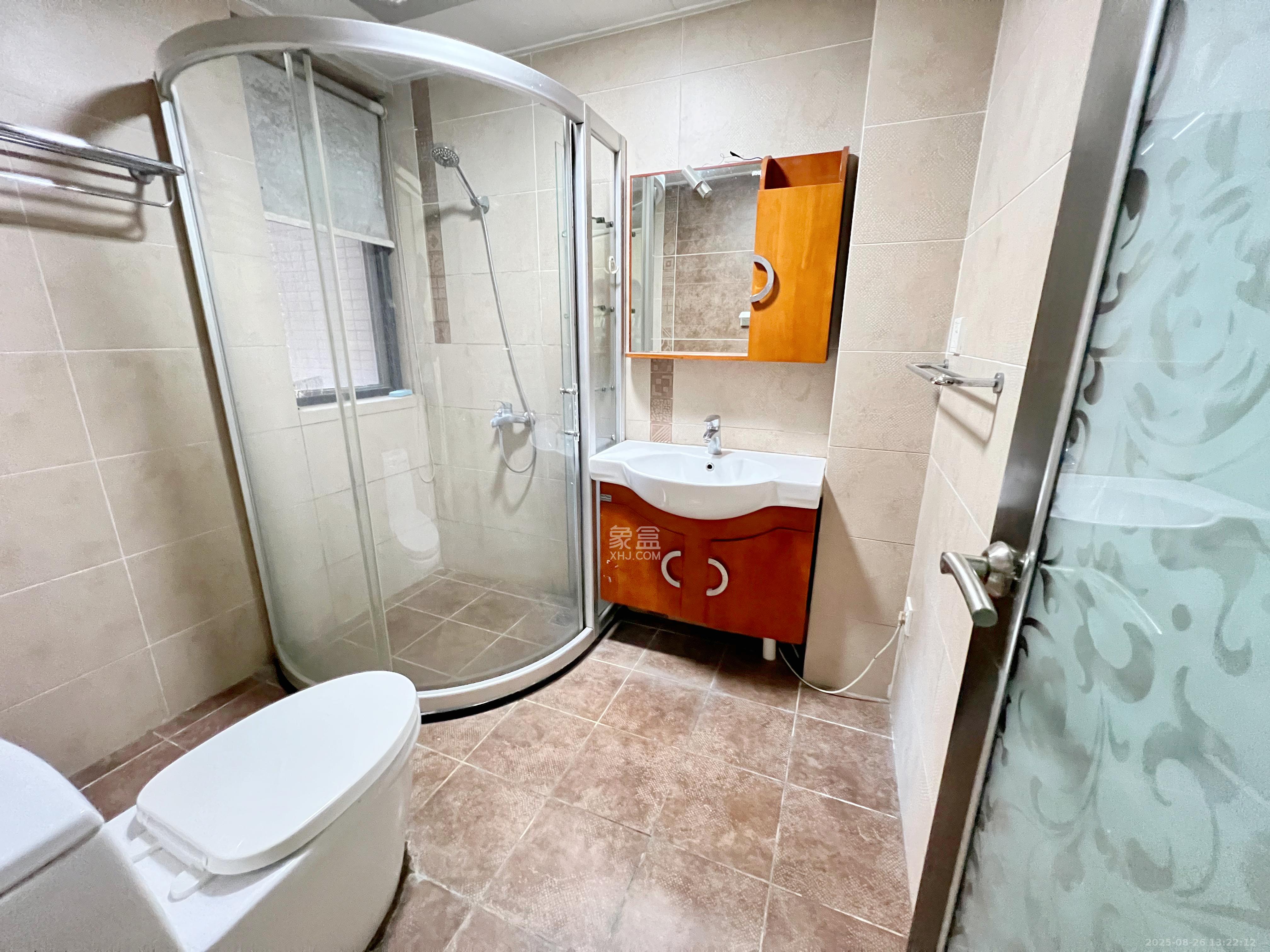 中城丽景香山园 3室2厅2卫 3500.0元/月 中城丽景香山园 3室2厅2卫 3500.0元/月室内图