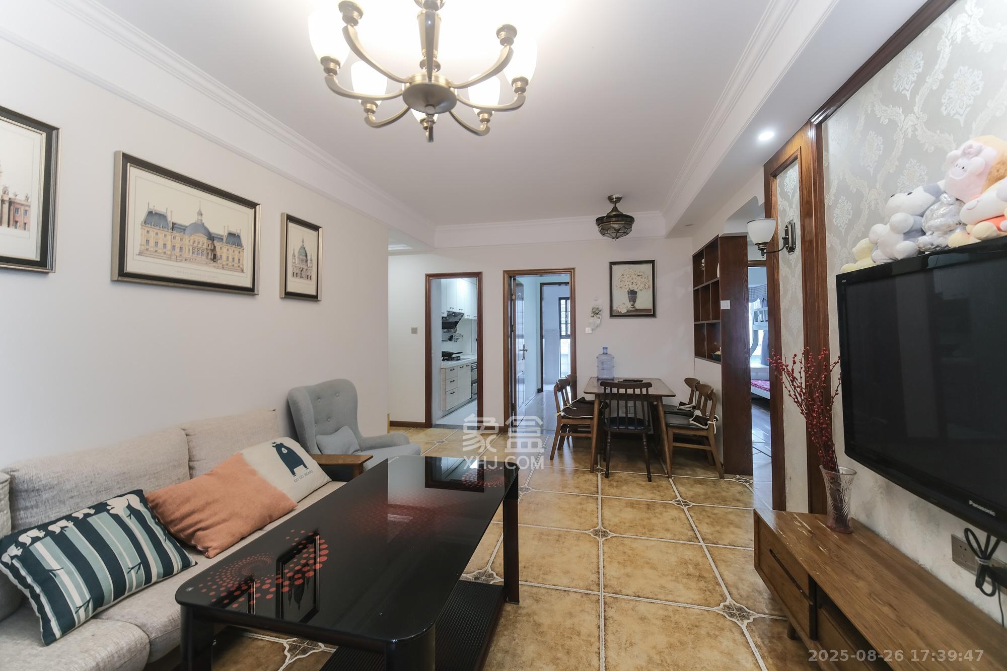 荣盛花语城 3室2厅1卫 68.8万 荣盛花语城 3室2厅1卫 68.8万客厅