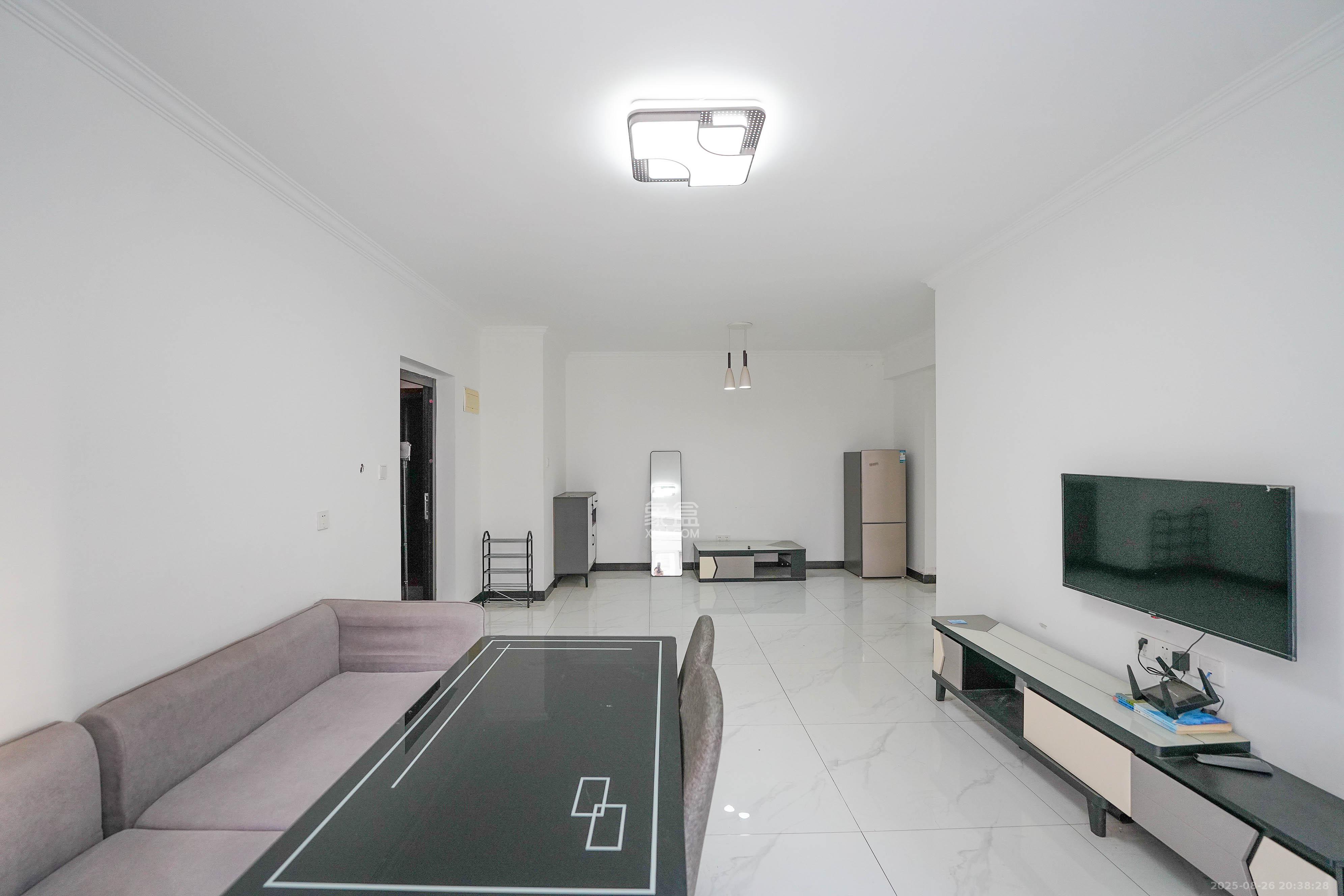 丽发新城  2室2厅1卫    58.0万 丽发新城  2室2厅1卫    58.0万客厅