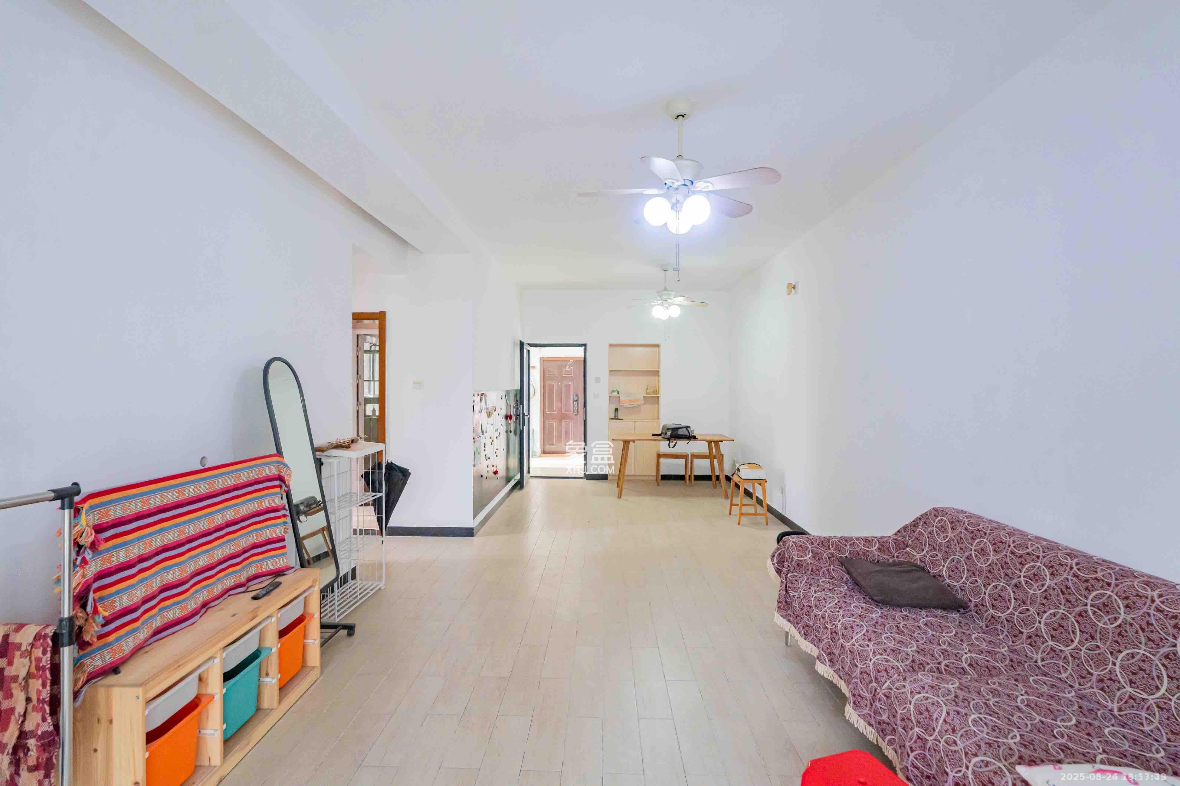 藏珑湖上国际花园 2室2厅1卫 2500.0元/月 藏珑湖上国际花园 2室2厅1卫 2500.0元/月室内图