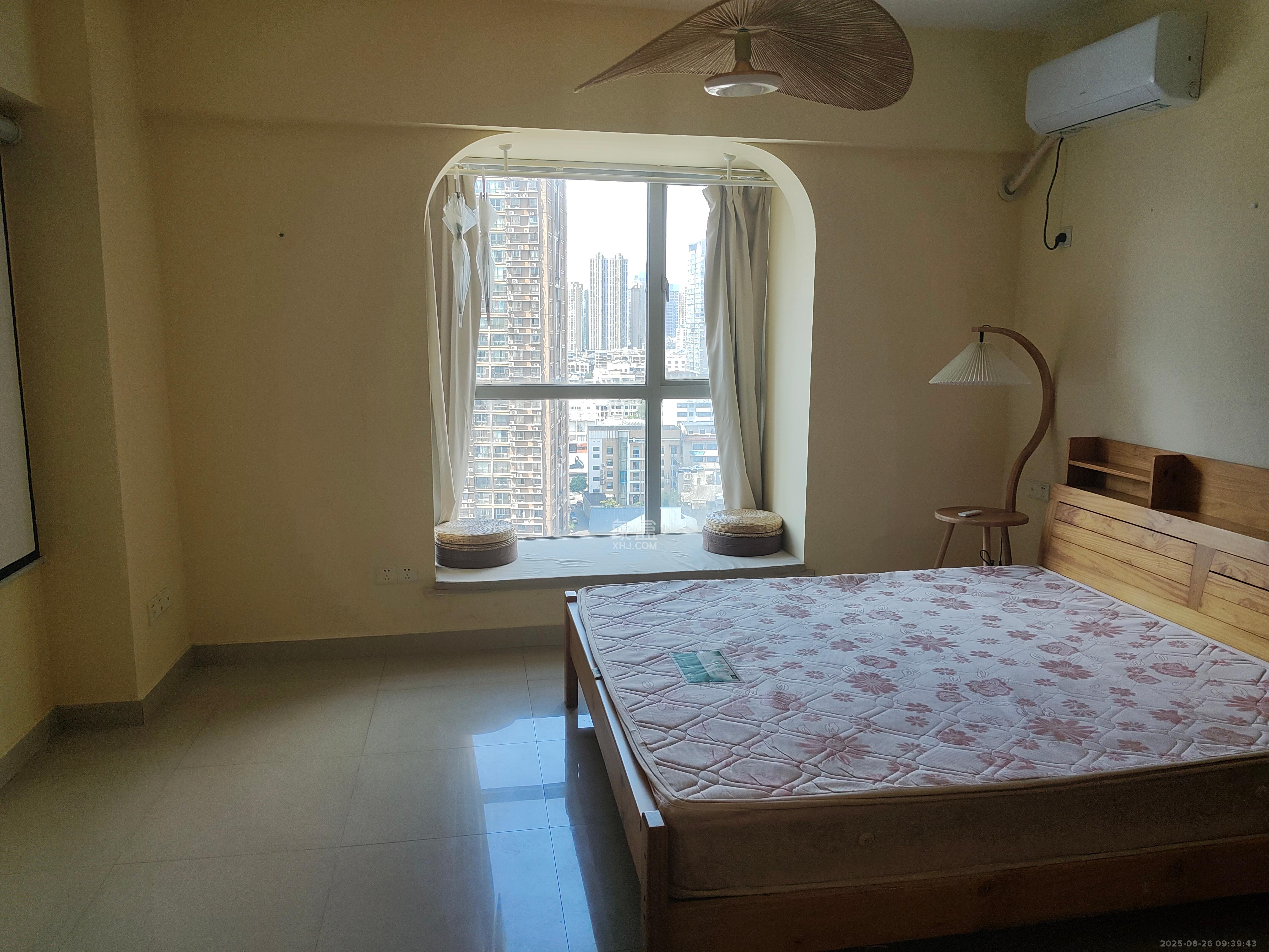 五一中央领御  1室0厅0卫    1800.0元/月 五一中央领御  1室0厅0卫    1800.0元/月