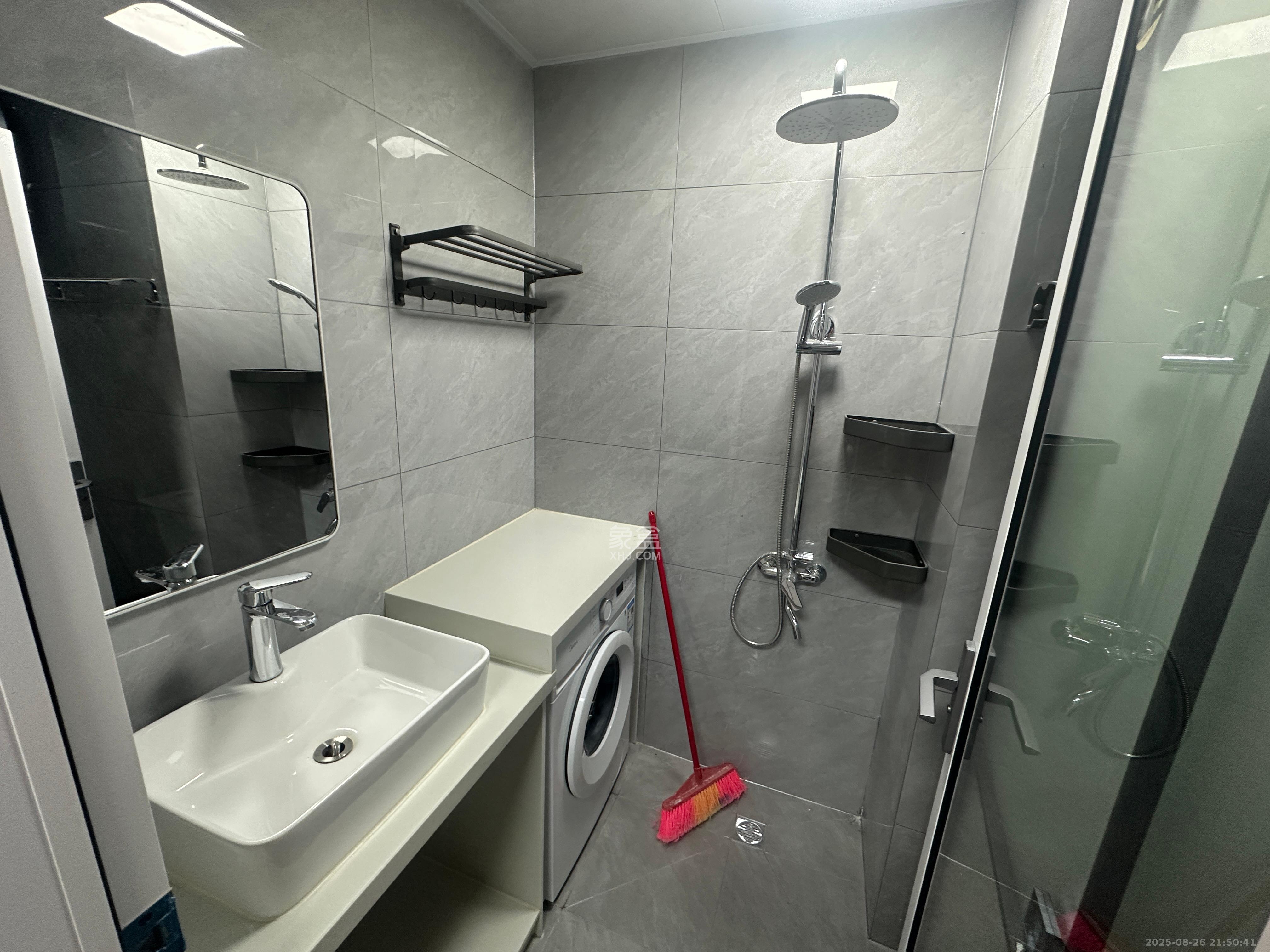 臻园  1室1厅1卫    1300.0元/月 臻园  1室1厅1卫    1300.0元/月室内图