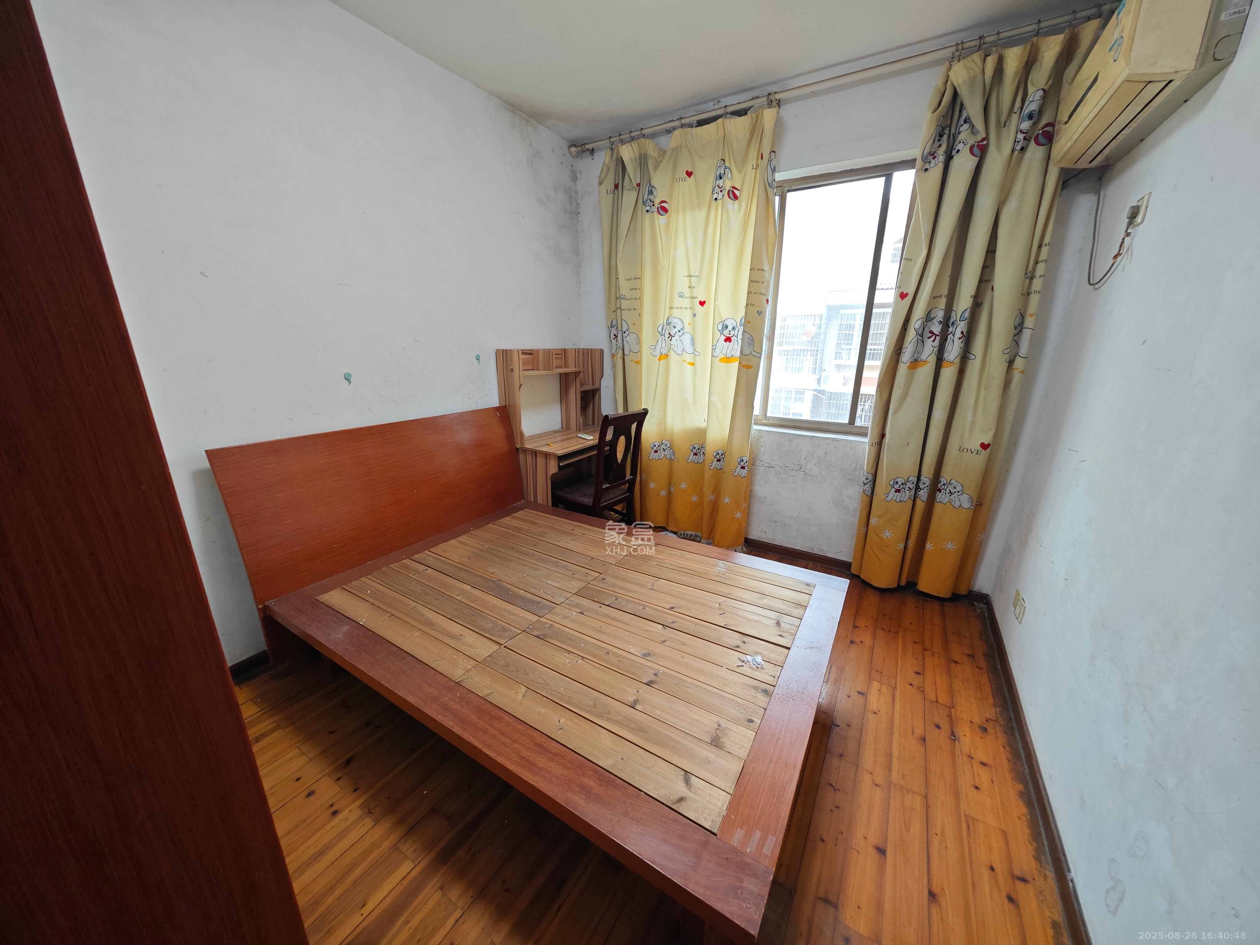 莲湖汽配城 4室2厅2卫 2200.0元/月 莲湖汽配城 4室2厅2卫 2200.0元/月室内图