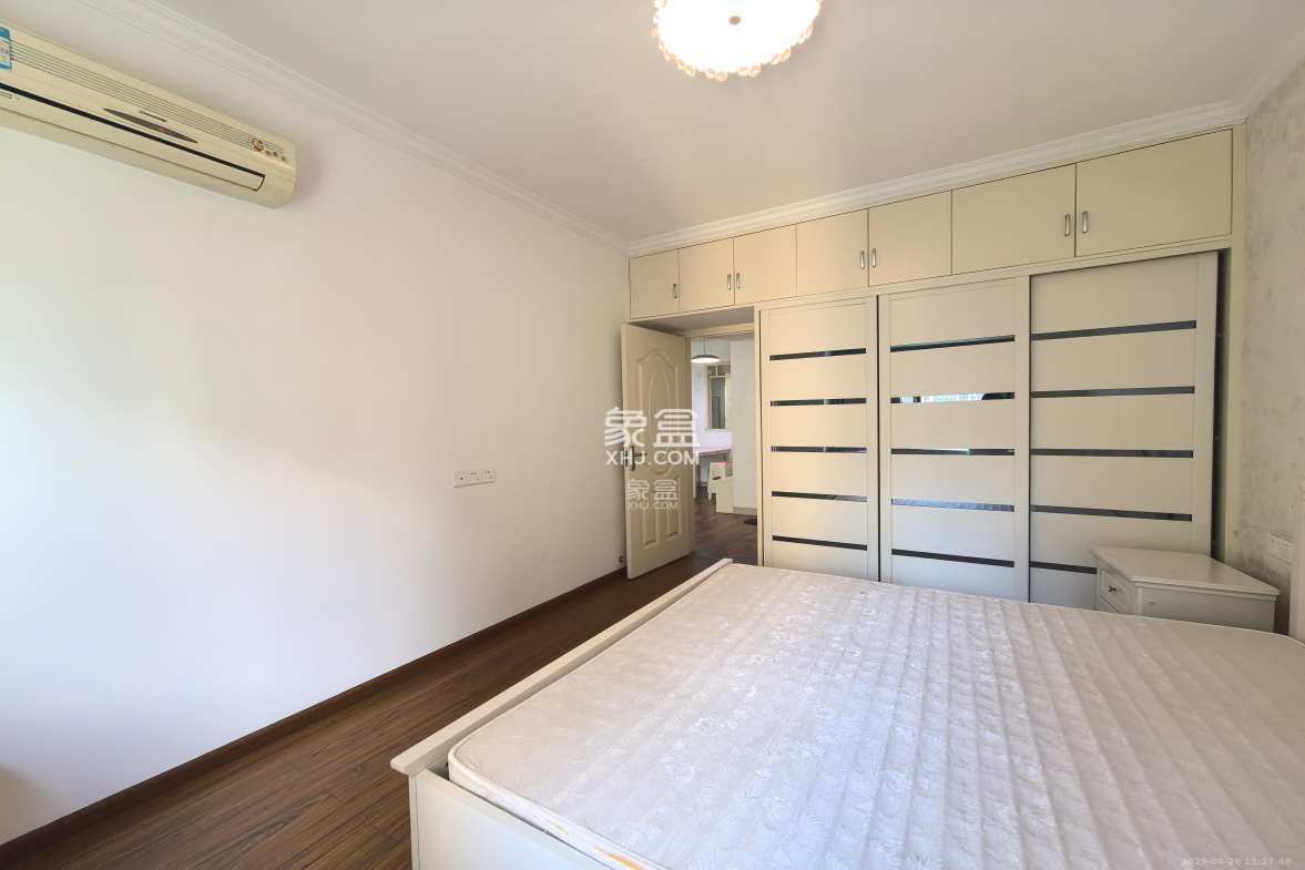 华润凤凰城三期  2室2厅1卫    2000.0元/月 华润凤凰城三期  2室2厅1卫    2000.0元/月室内图