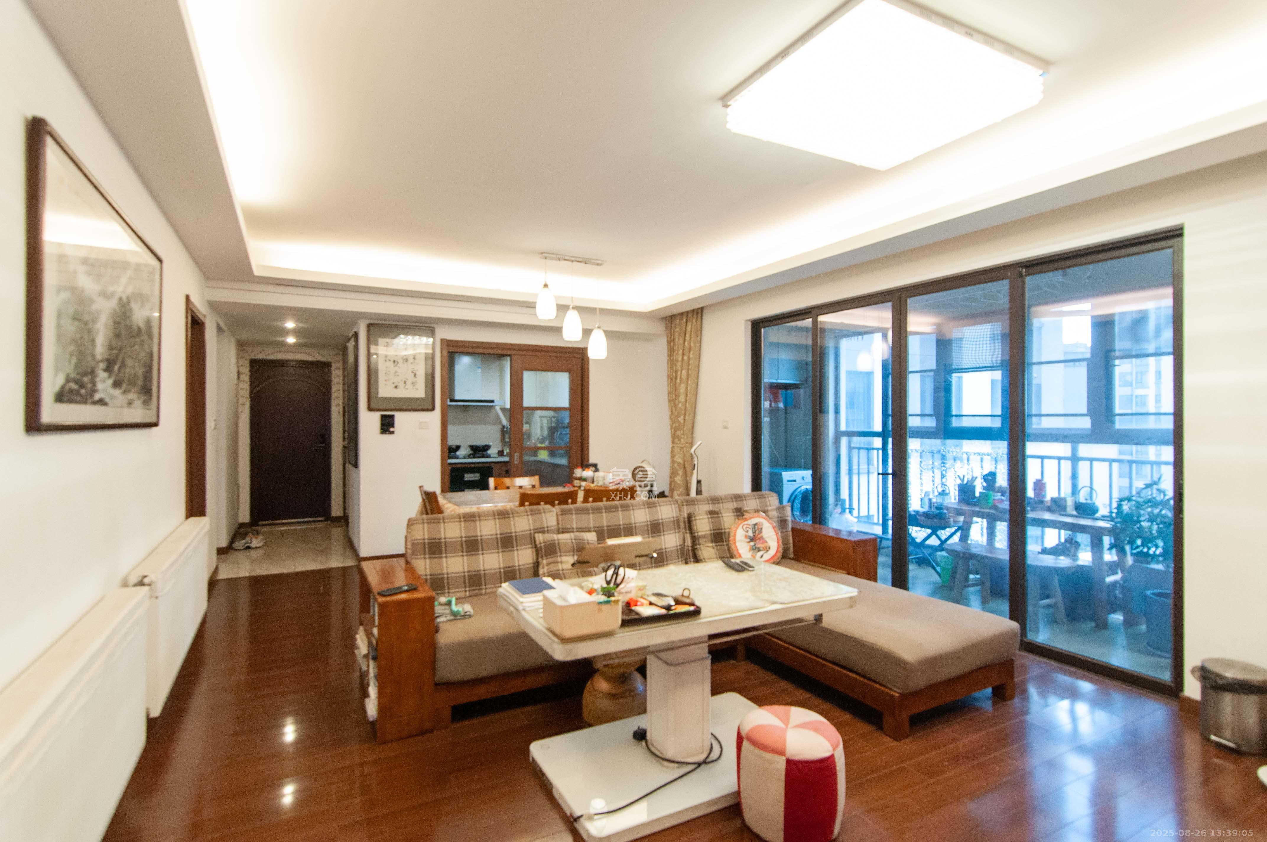 万科里梅溪郡 3室2厅2卫 208.0万 万科里梅溪郡 3室2厅2卫 208.0万客厅