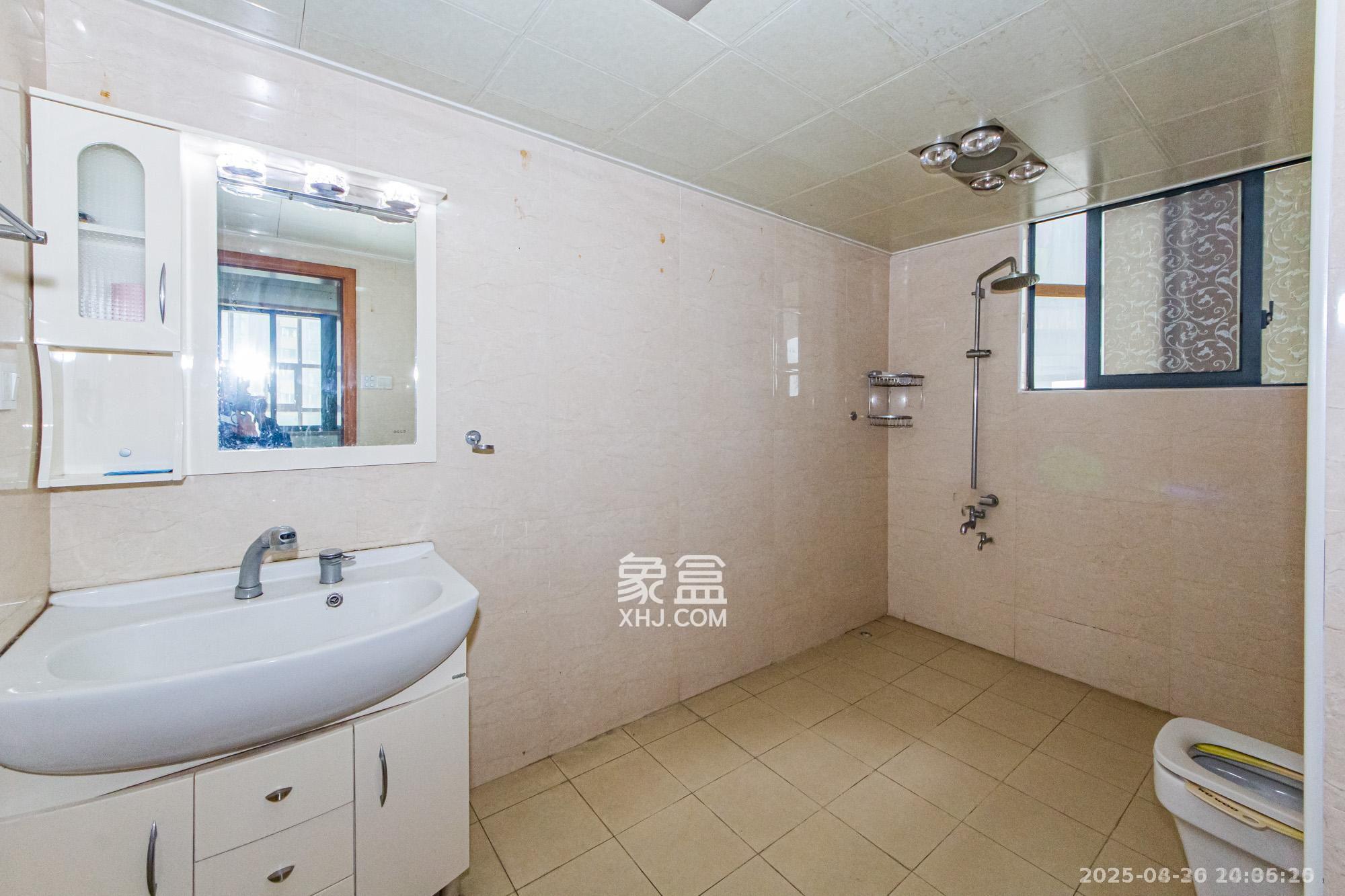 湘江世纪城富湾国际  5室2厅2卫    6000.0元/月 湘江世纪城富湾国际  5室2厅2卫    6000.0元/月室内图