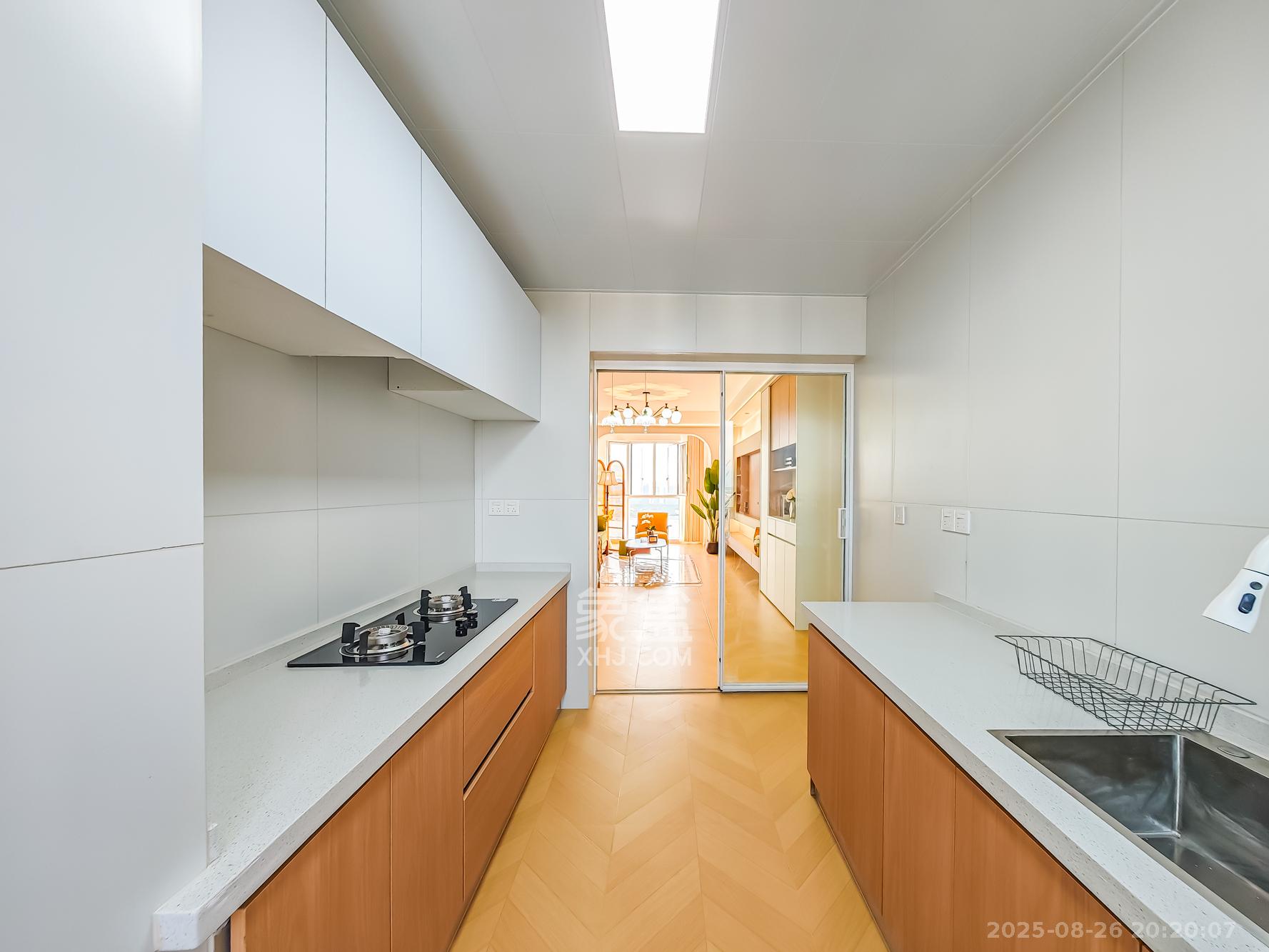 绿地海外滩二期  1室0厅0卫    79.8万 绿地海外滩二期  1室0厅0卫    79.8万厨房