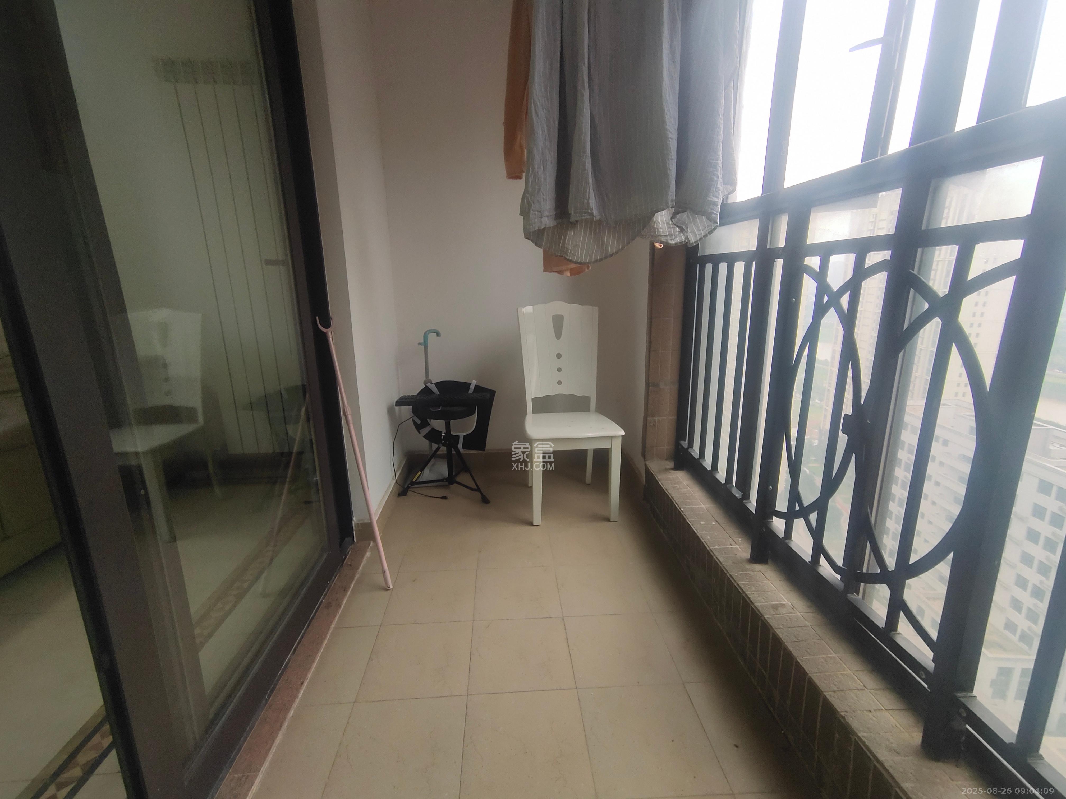 中海国际一期  3室2厅2卫    2100.0元/月 中海国际一期  3室2厅2卫    2100.0元/月室内图