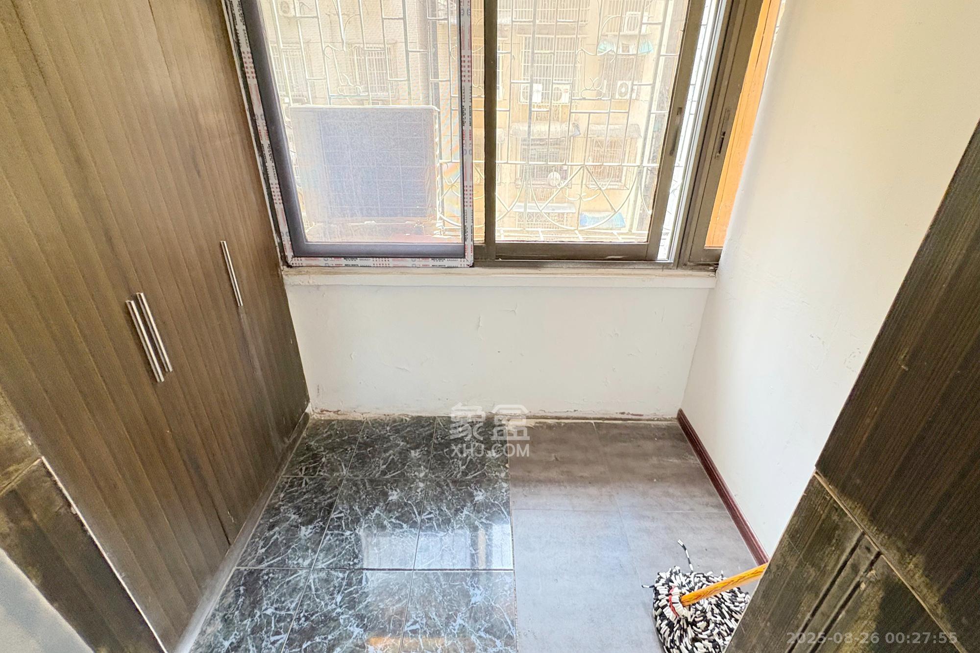 戥子桥散盘  3室1厅1卫    68.0万 戥子桥散盘  3室1厅1卫    68.0万阳台