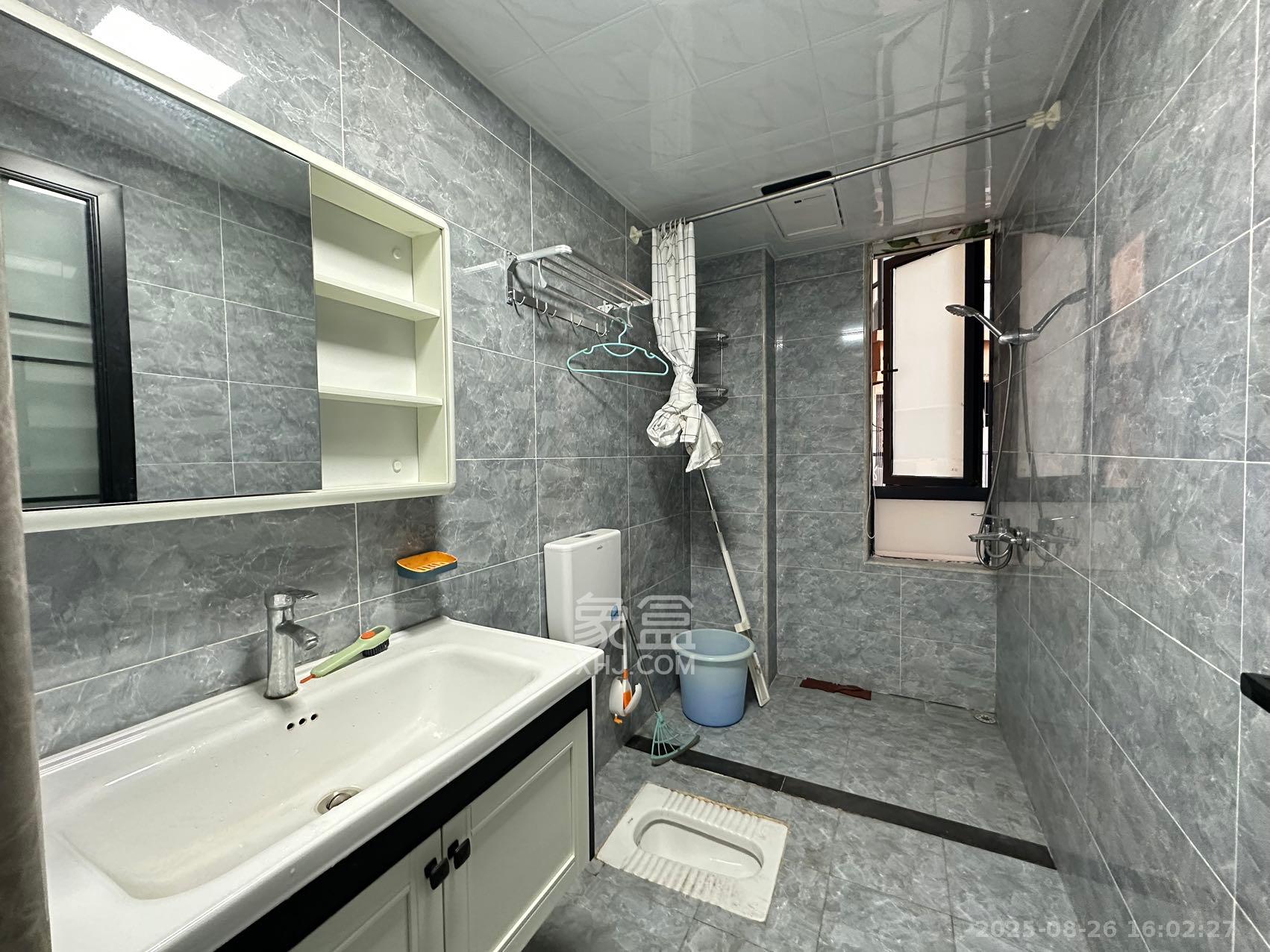 荣悦台 3室2厅2卫 4000.0元/月 荣悦台 3室2厅2卫 4000.0元/月室内图