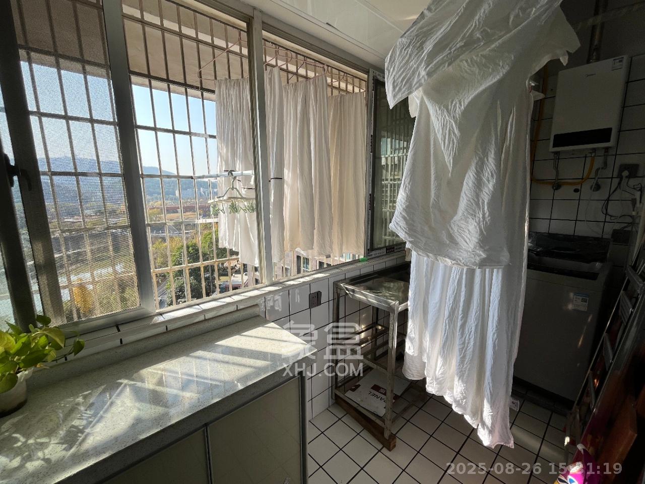 观湖公寓  1室1厅1卫    1600.0元/月室内图