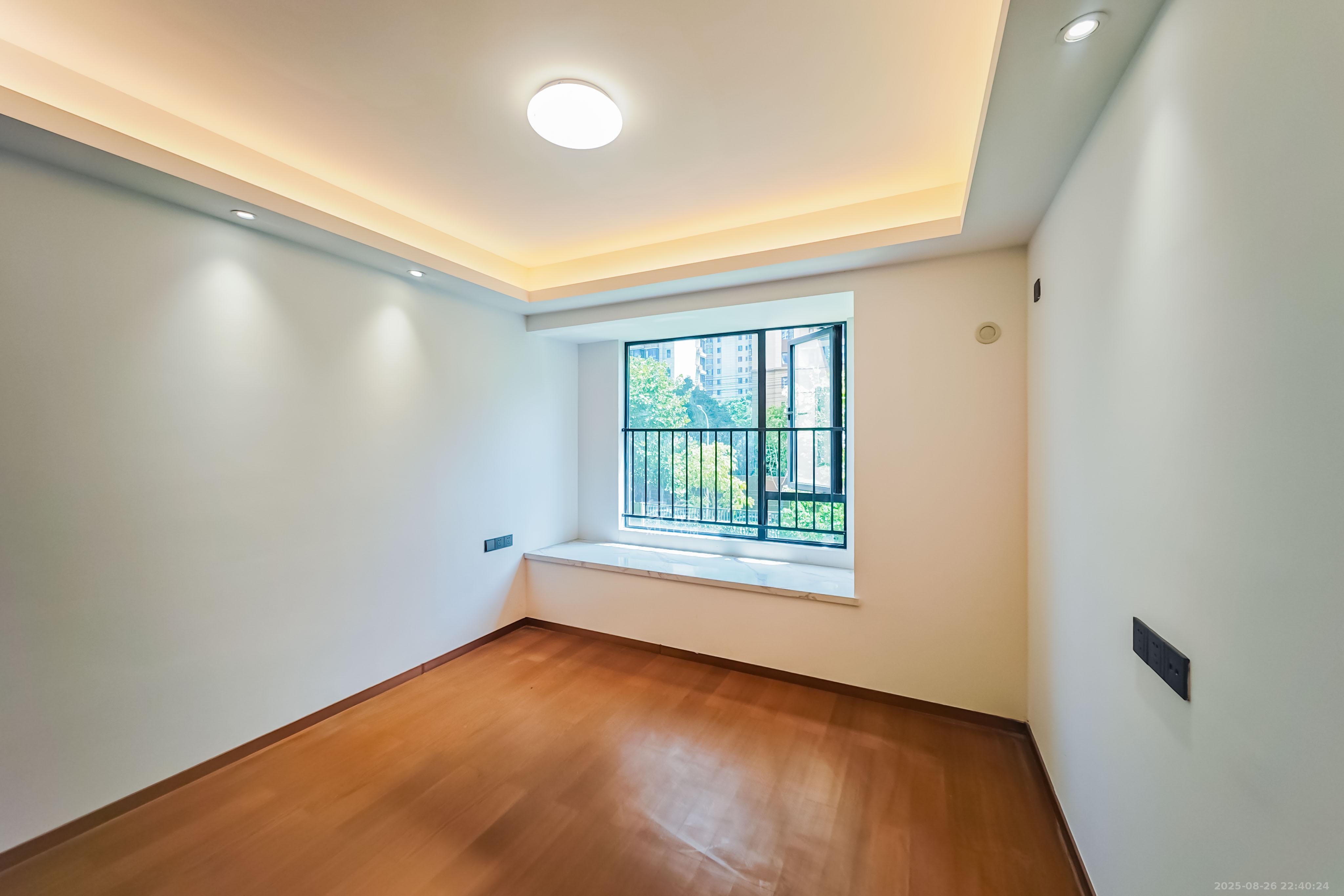 旭辉雨花郡 3室2厅2卫 138.0万 旭辉雨花郡 3室2厅2卫 138.0万卧室