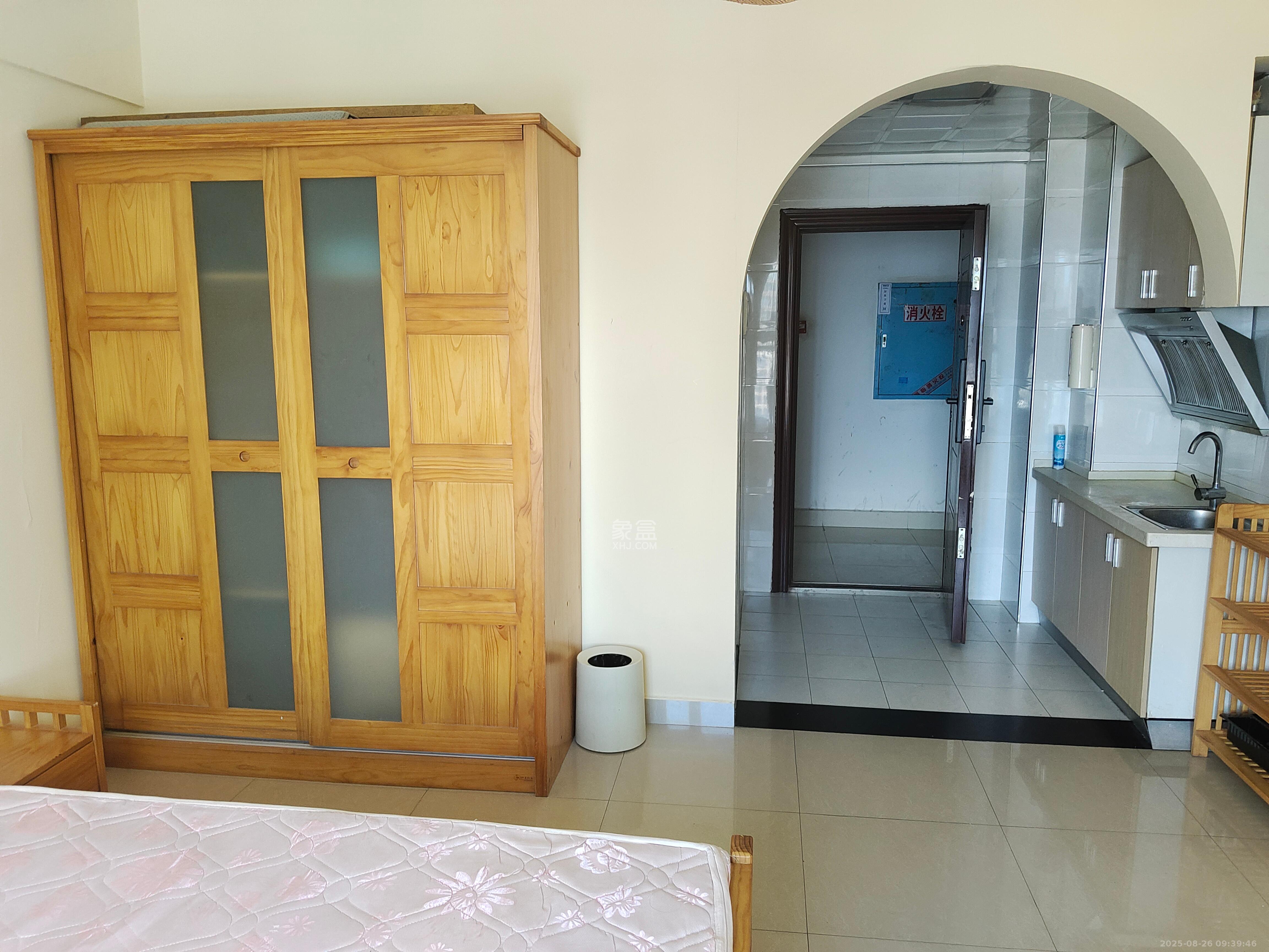 五一中央领御  1室0厅0卫    1800.0元/月 五一中央领御  1室0厅0卫    1800.0元/月室内图1