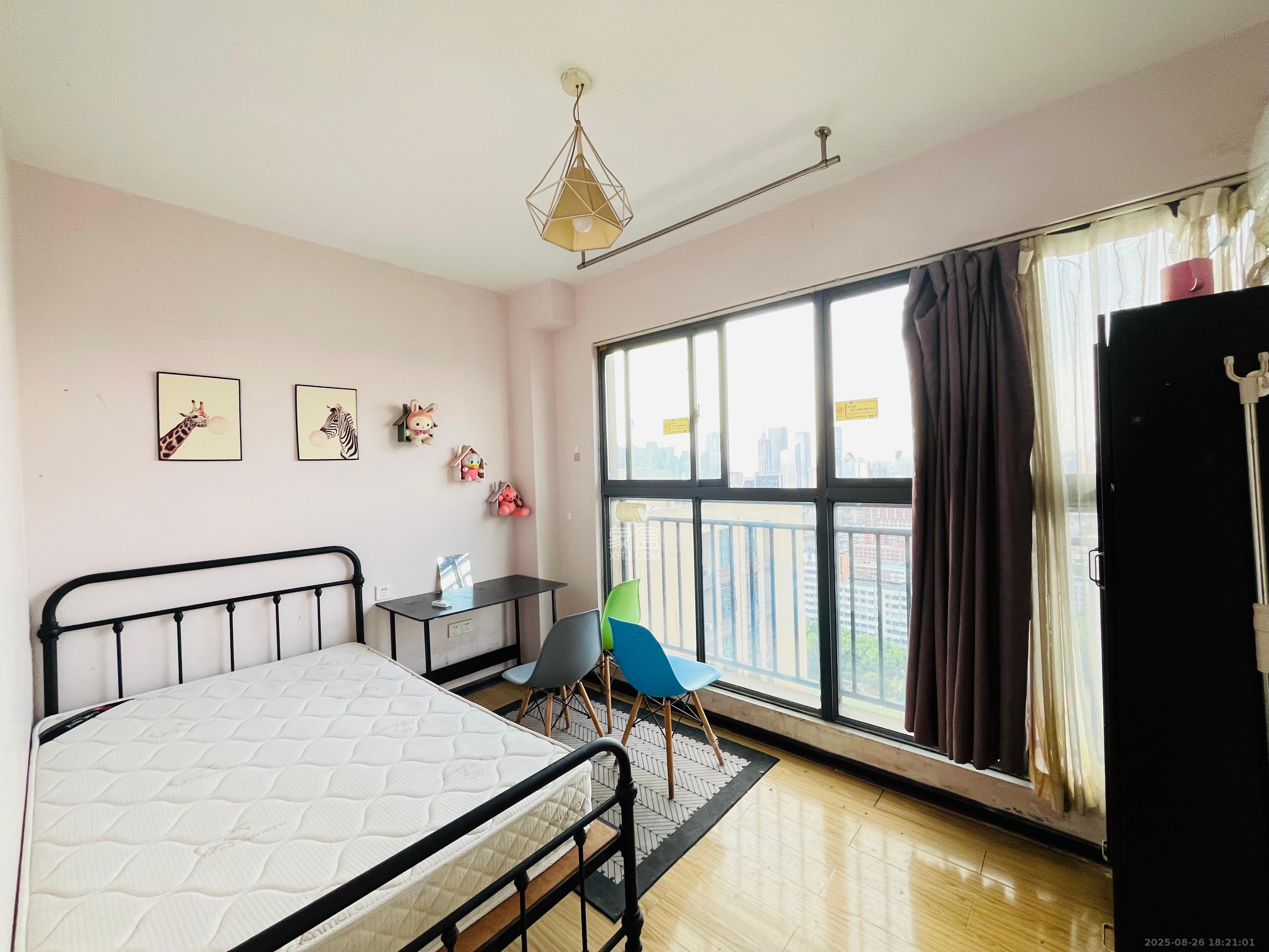 荣盛花语书苑 4室1厅2卫 2600.0元/月 荣盛花语书苑 4室1厅2卫 2600.0元/月室内图