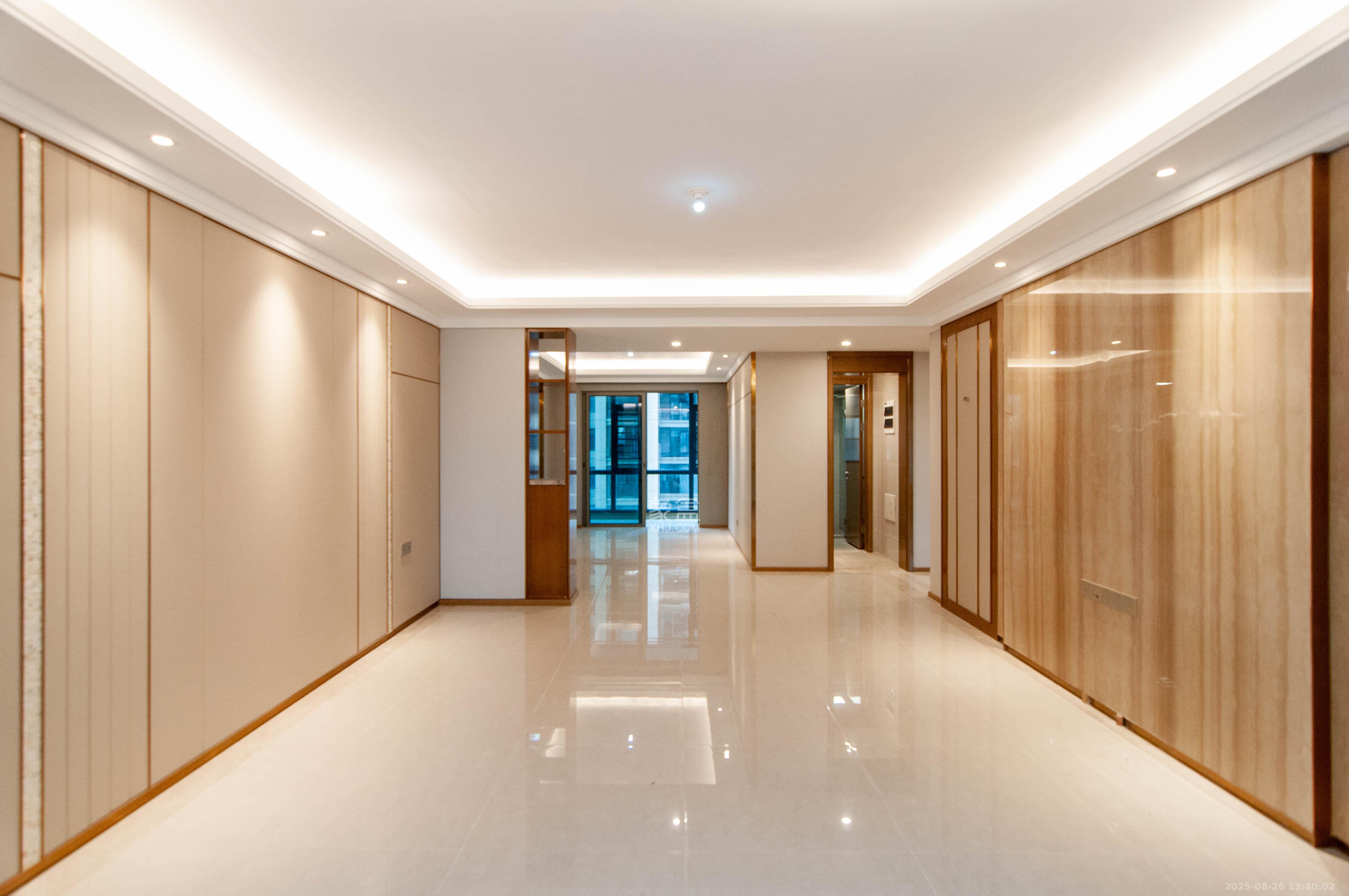 梅溪湖金茂湾  4室2厅2卫    235.0万 梅溪湖金茂湾  4室2厅2卫    235.0万客厅