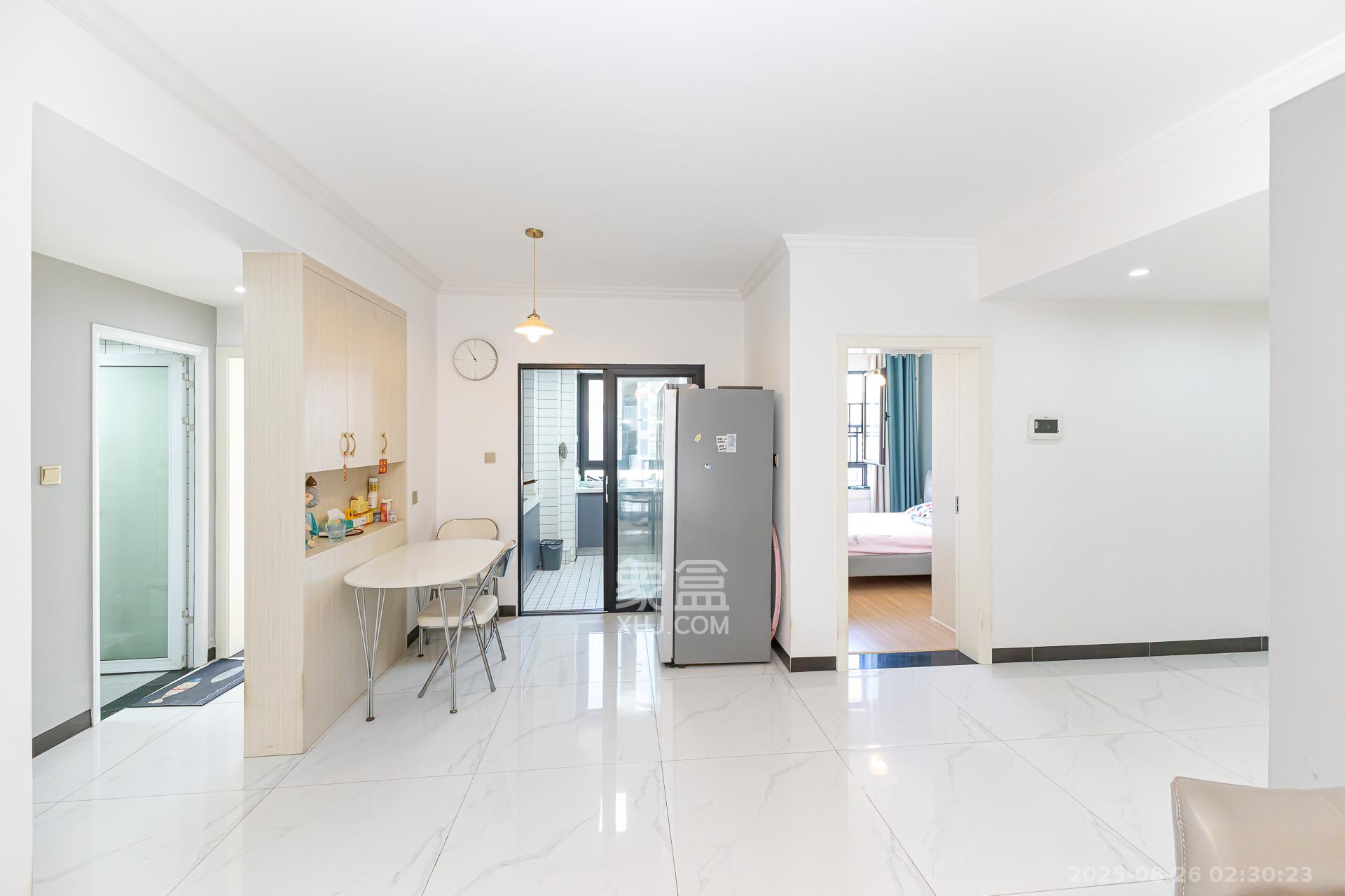 明发阅江悦府  4室2厅2卫    110.0万 明发阅江悦府  4室2厅2卫    110.0万客厅