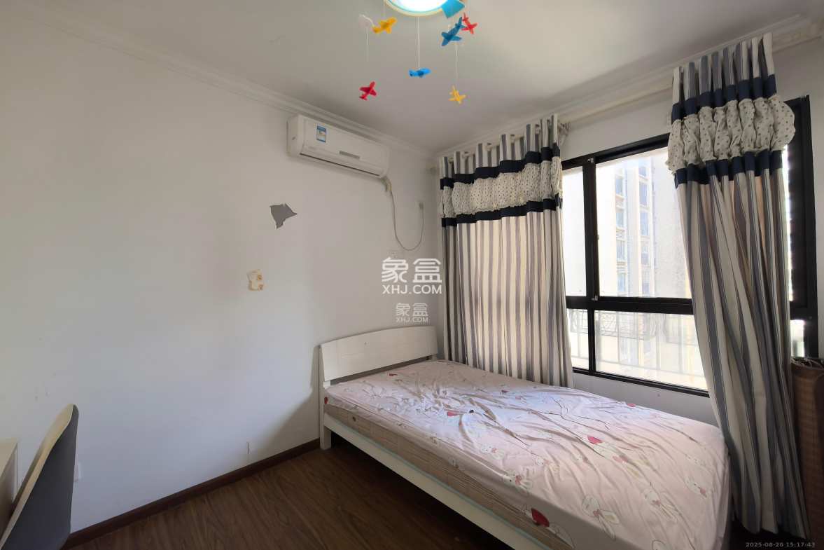 华润凤凰城三期  2室2厅1卫    2000.0元/月 华润凤凰城三期  2室2厅1卫    2000.0元/月室内图