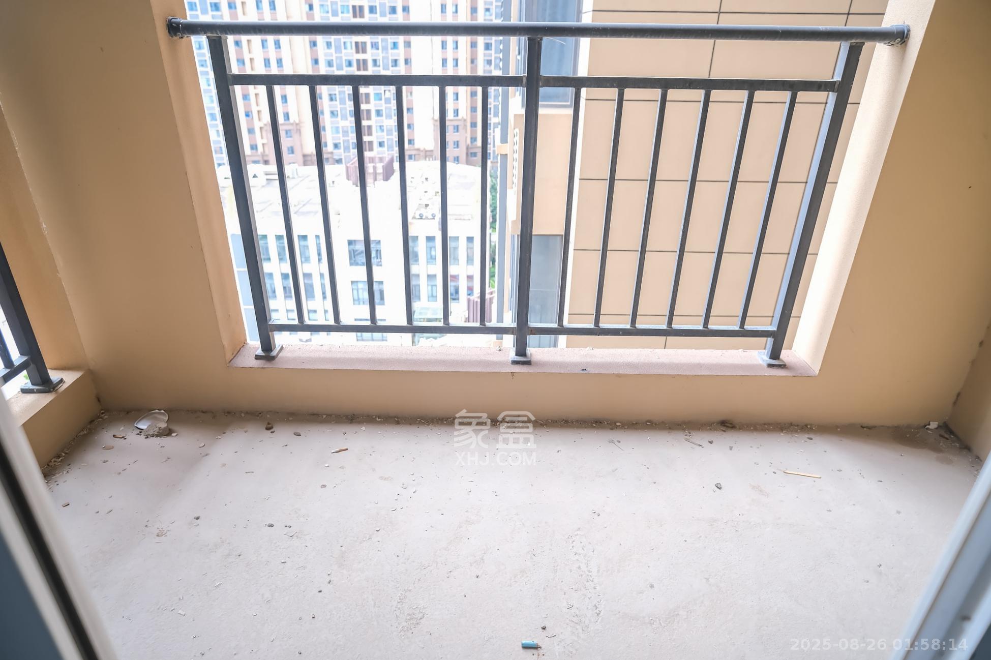 荣盛花语城 4室2厅2卫 99.8万 荣盛花语城 4室2厅2卫 99.8万阳台