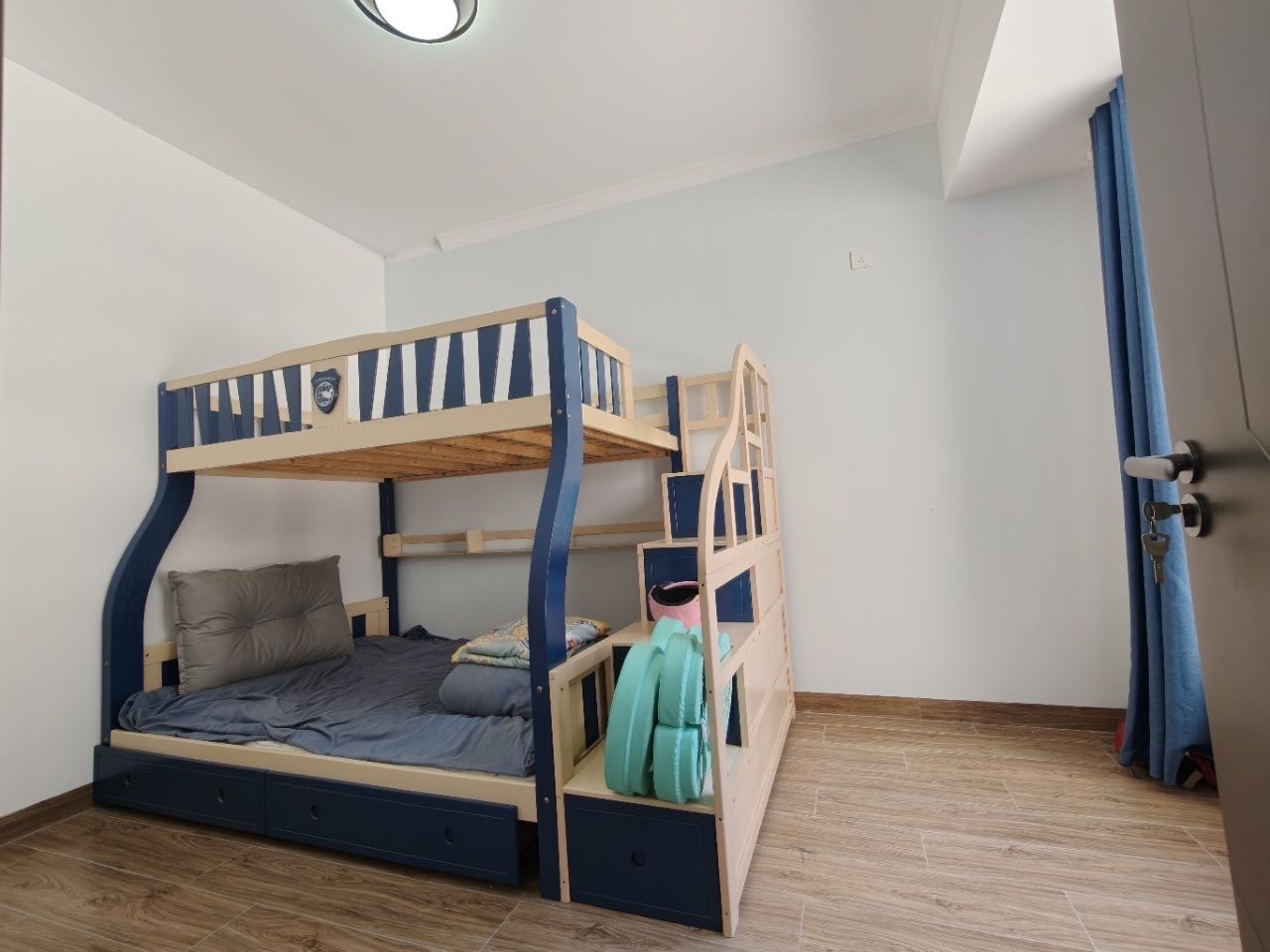 滨海新天地 2室2厅1卫 125.0万 滨海新天地 2室2厅1卫 125.0万客厅