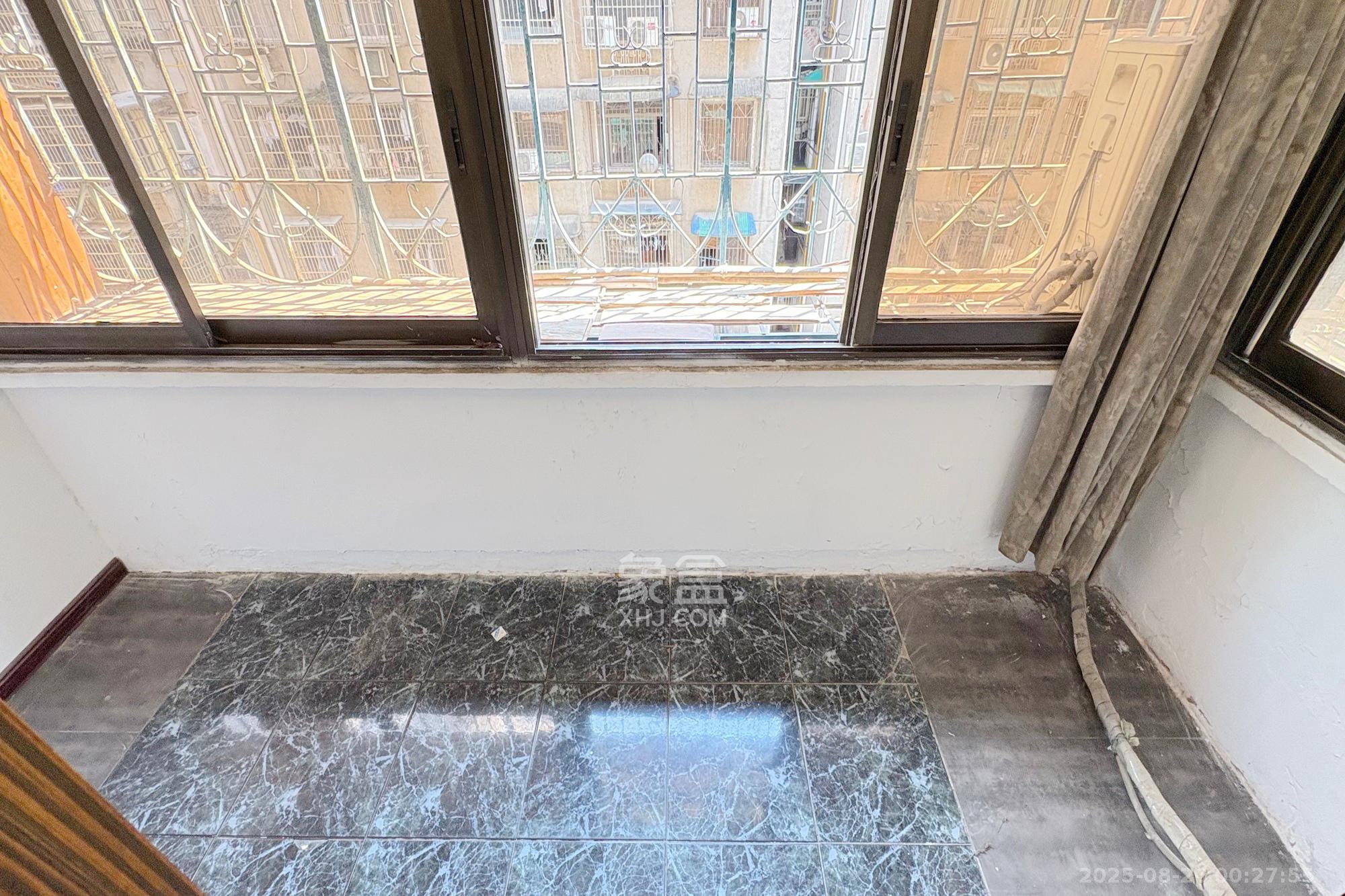 戥子桥散盘  3室1厅1卫    68.0万 戥子桥散盘  3室1厅1卫    68.0万阳台