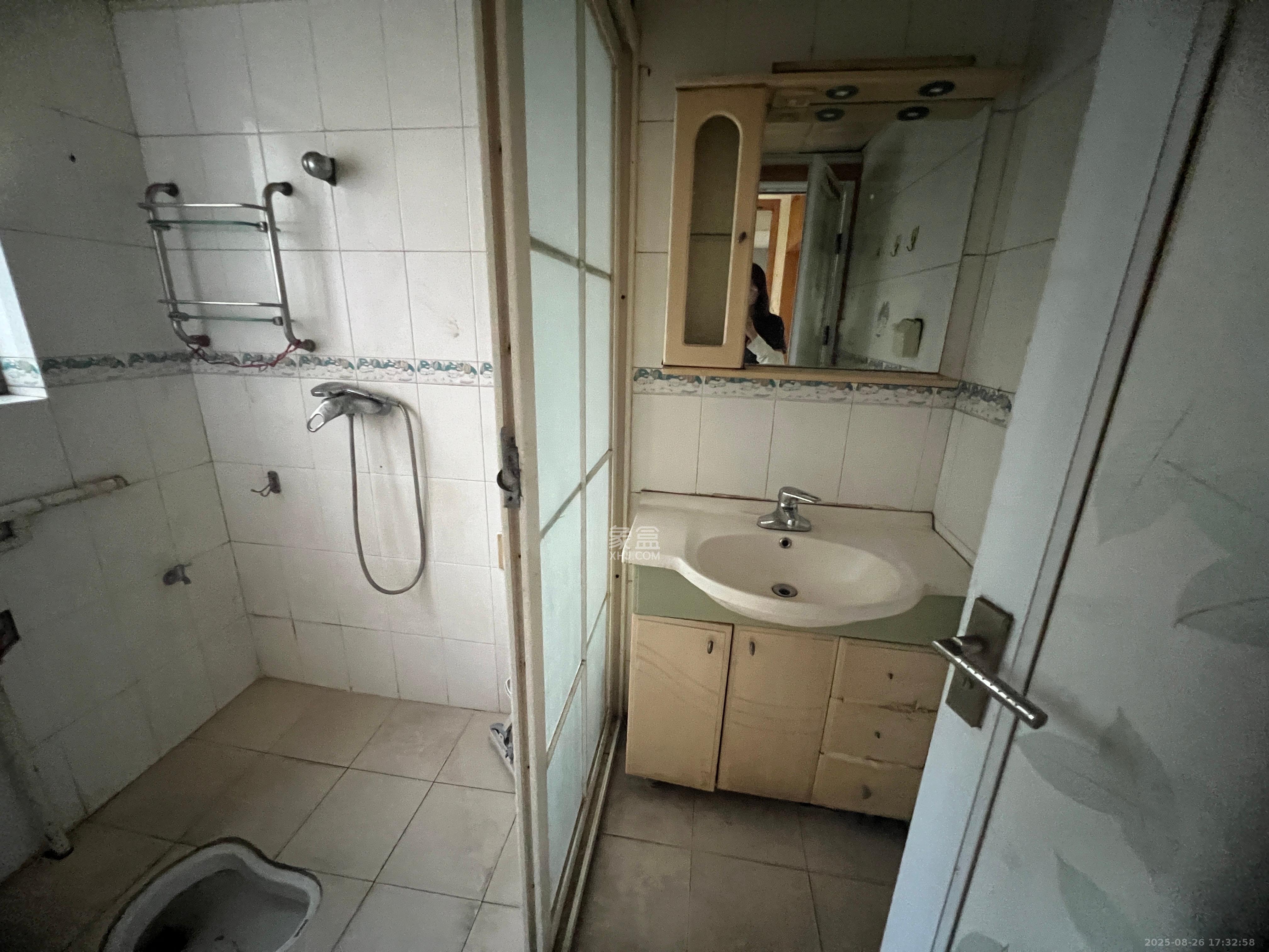 泰时新雅园  4室2厅1卫    2500.0元/月 泰时新雅园  4室2厅1卫    2500.0元/月室内图