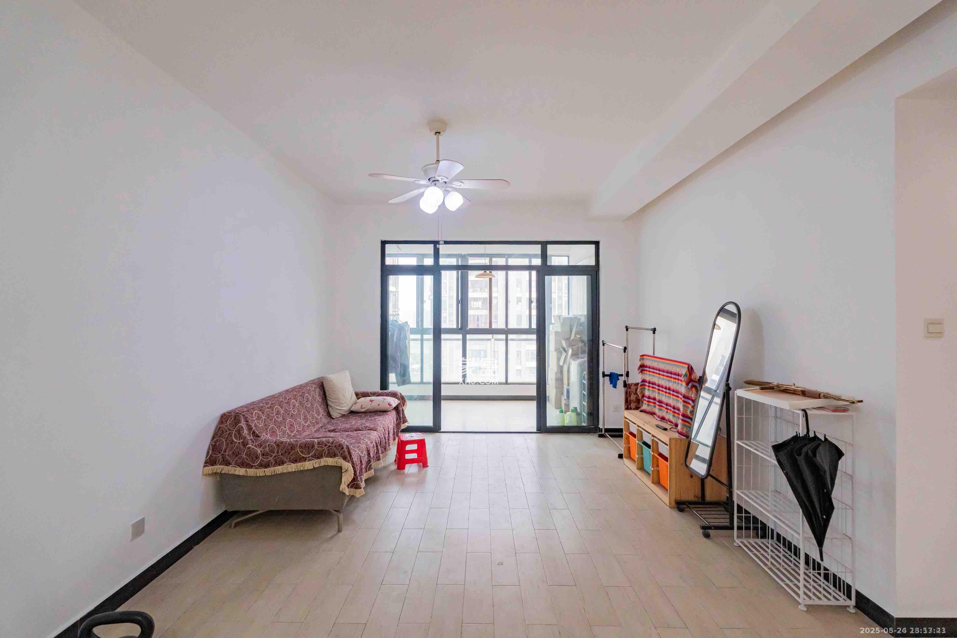 藏珑湖上国际花园 2室2厅1卫 2500.0元/月 藏珑湖上国际花园 2室2厅1卫 2500.0元/月室内图