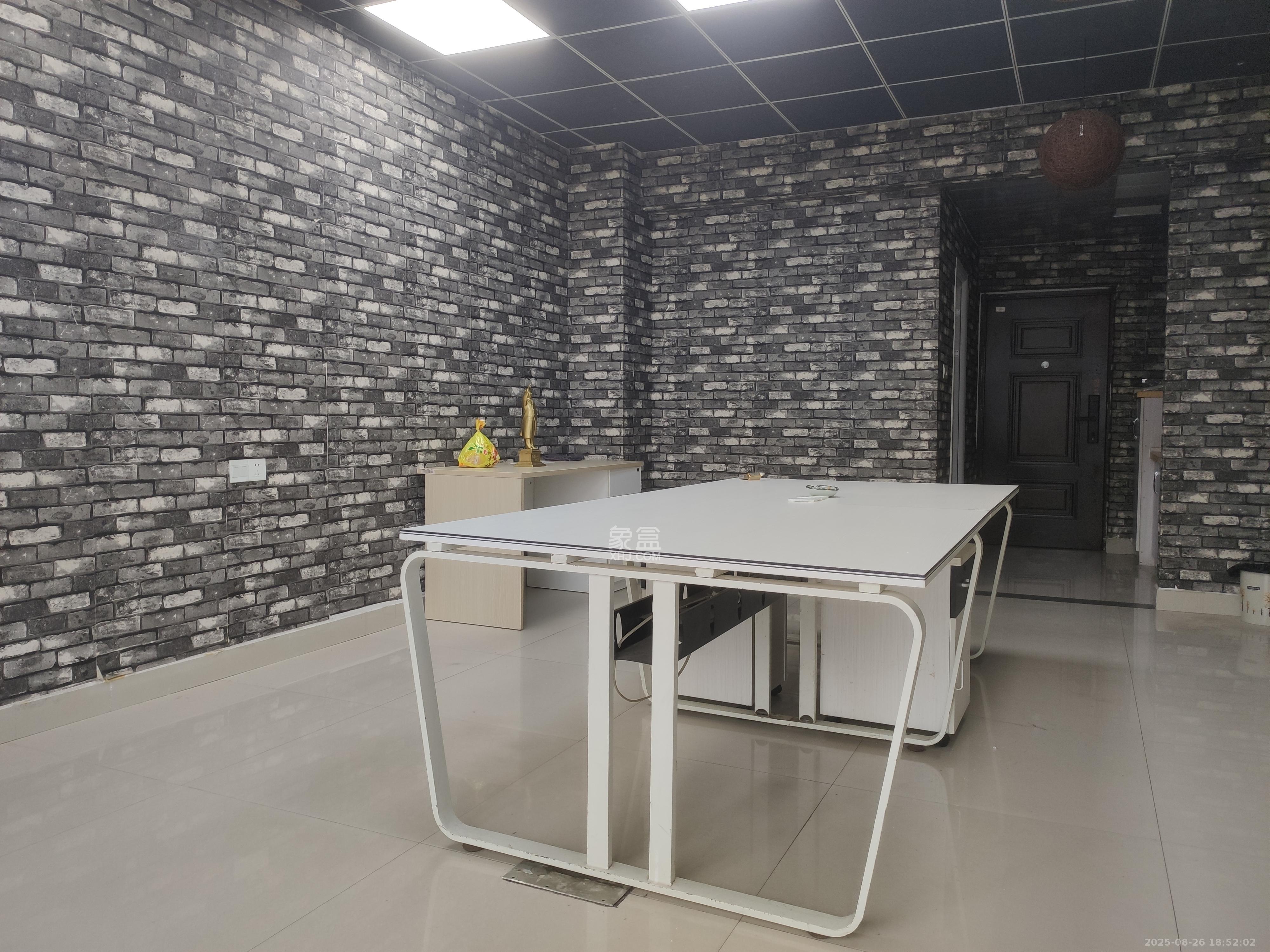 奥克斯广场 1室1厅1卫 1600.0元/月 奥克斯广场 1室1厅1卫 1600.0元/月室内图