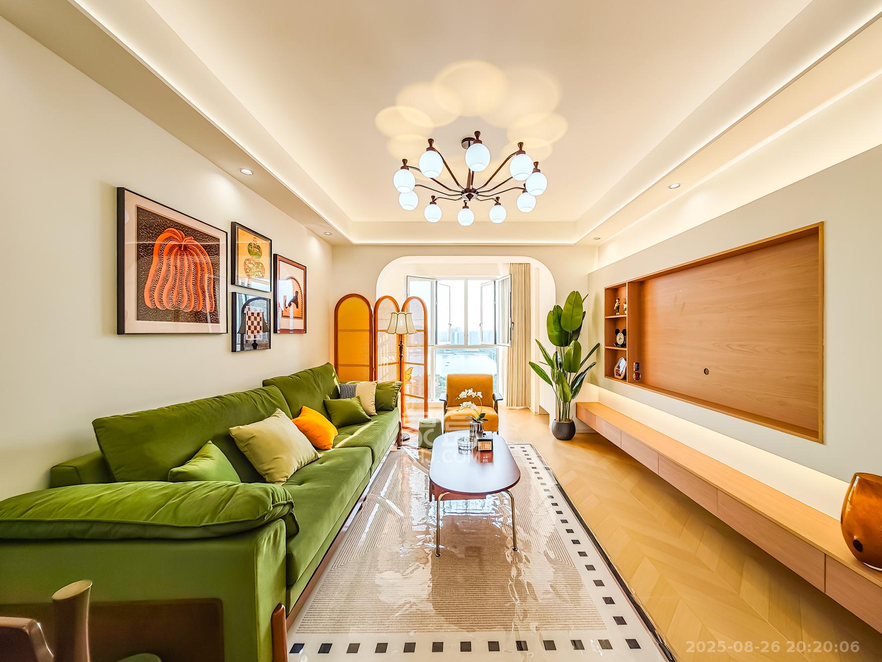 绿地海外滩二期  1室0厅0卫    79.8万 绿地海外滩二期  1室0厅0卫    79.8万客厅