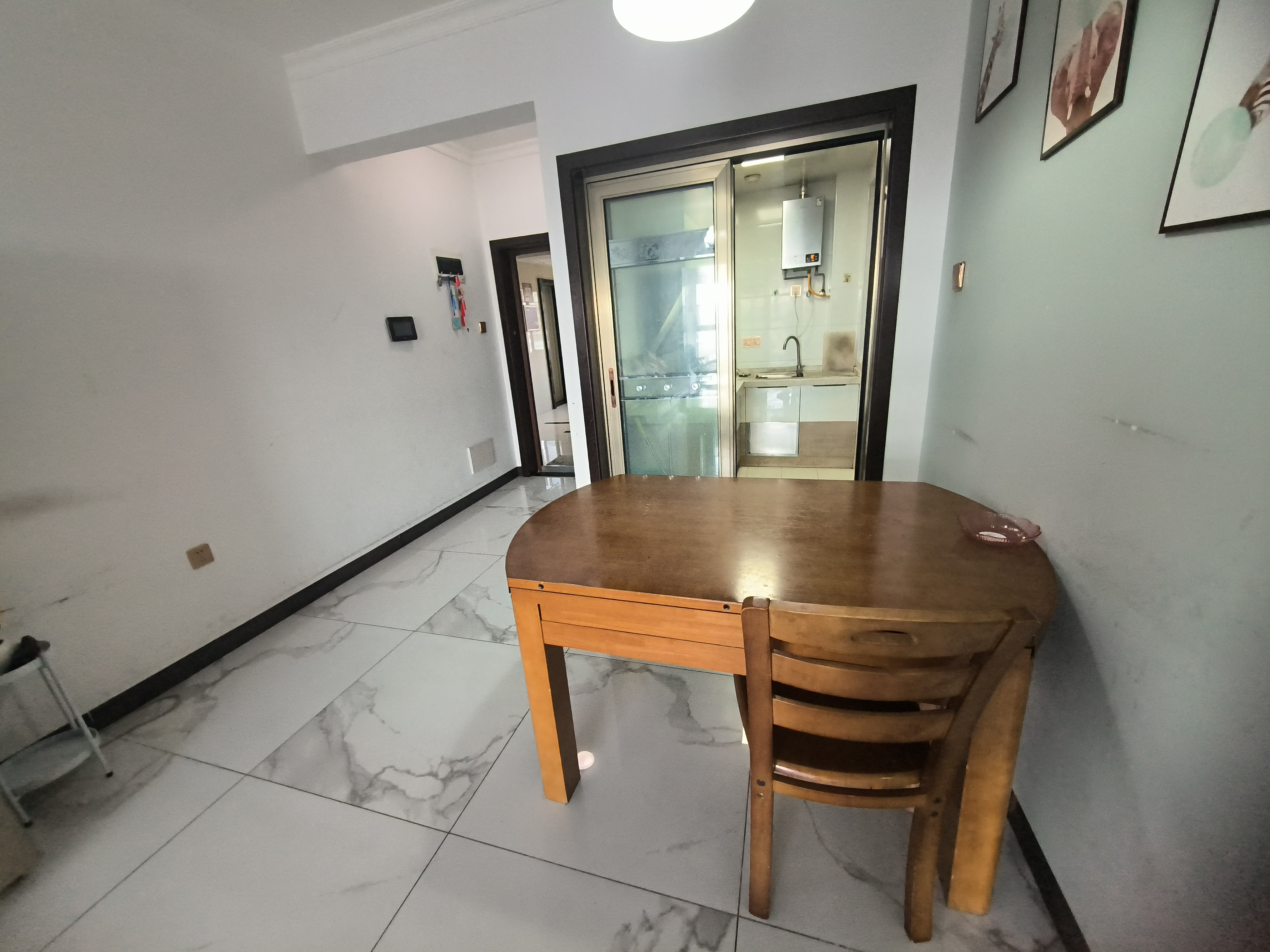 华润置地广场二期 3室2厅1卫 2200.0元/月 华润置地广场二期 3室2厅1卫 2200.0元/月户型图