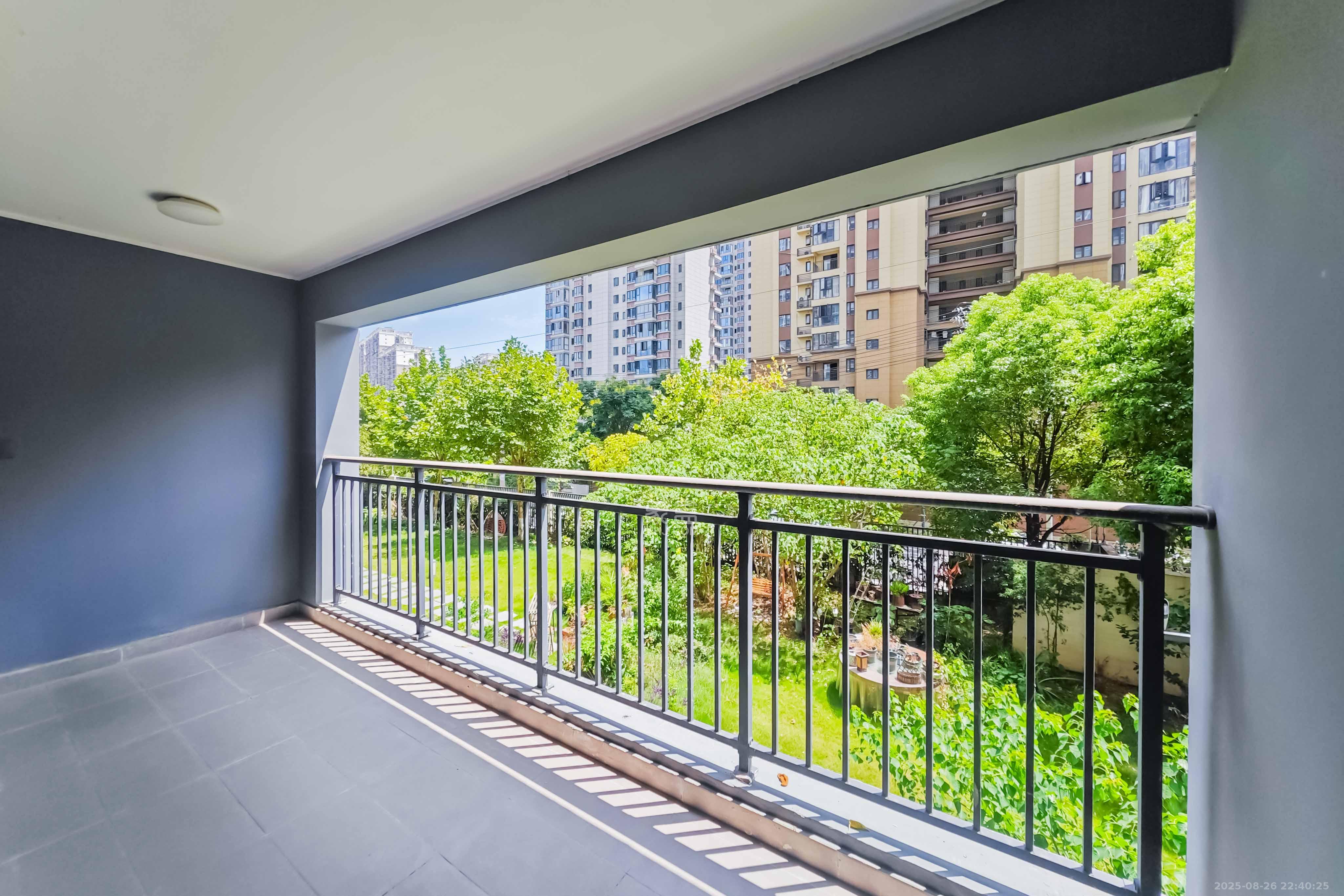 旭辉雨花郡 3室2厅2卫 138.0万 旭辉雨花郡 3室2厅2卫 138.0万阳台