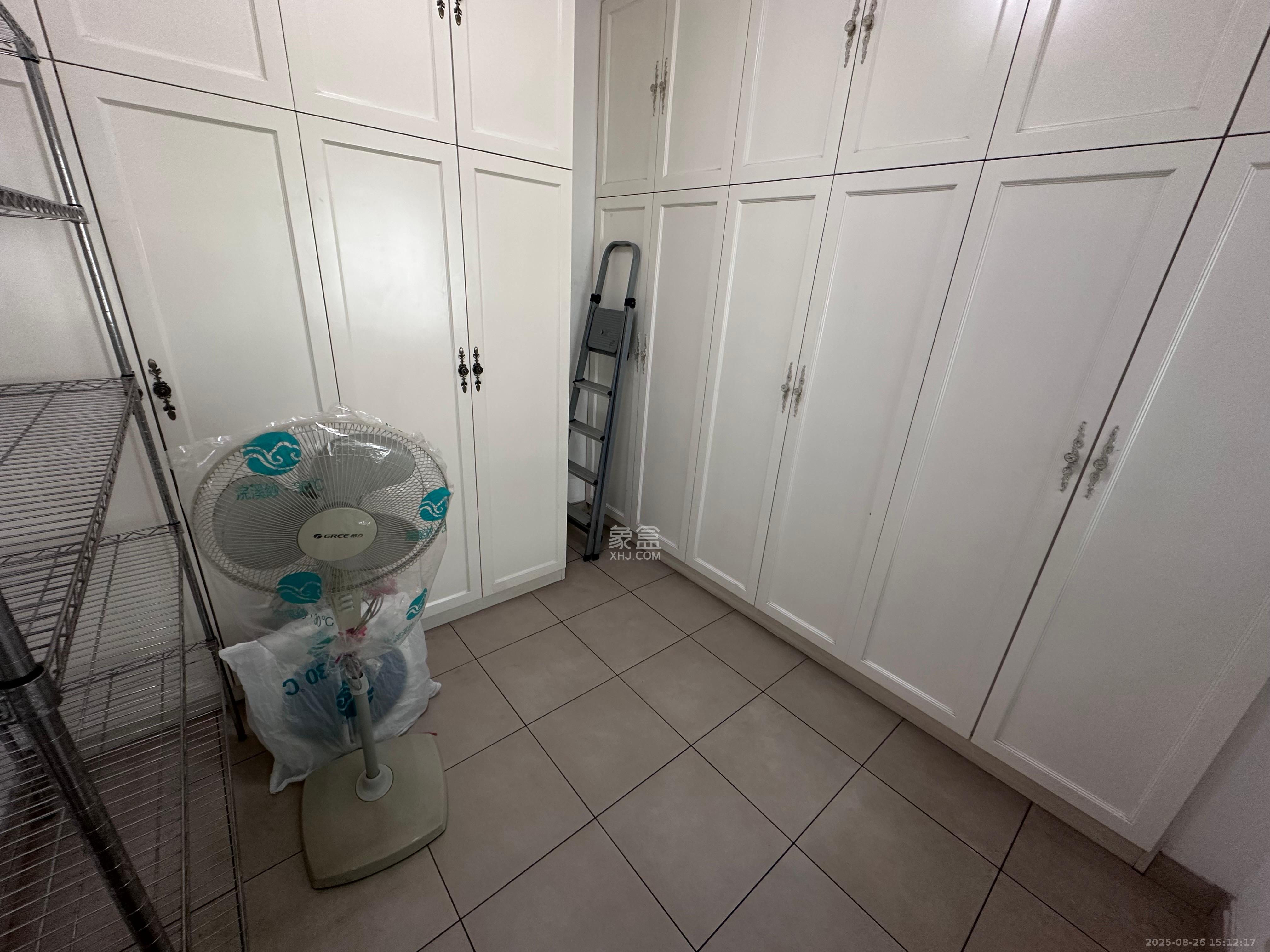 桐荫里社区  4室2厅2卫    5500.0元/月 桐荫里社区  4室2厅2卫    5500.0元/月室内图