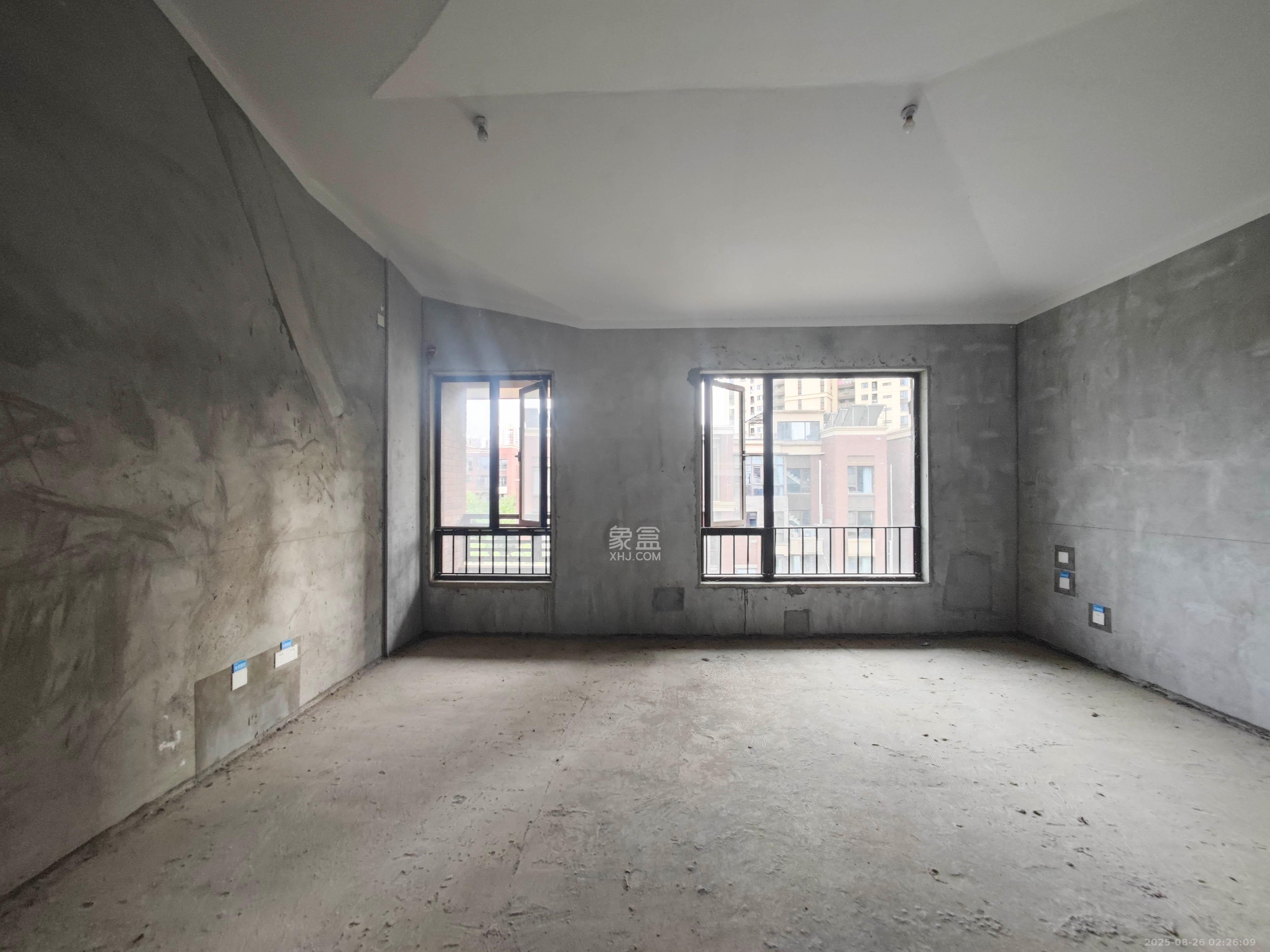 保利城(中航城国际社区、郡原美村) 5室2厅5卫 530.0万 保利城(中航城国际社区、郡原美村) 5室2厅5卫 530.0万卧室