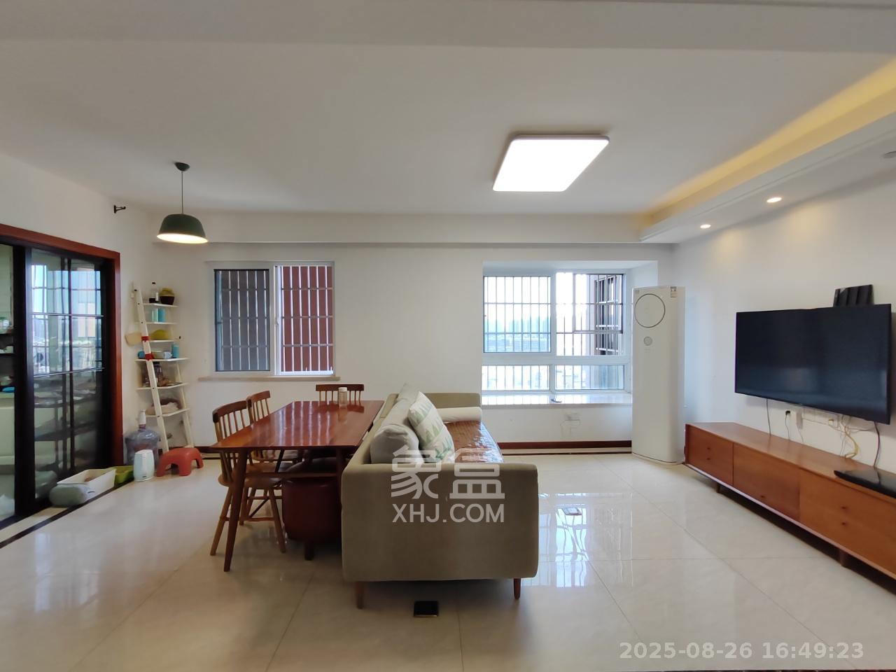 山水湾  4室2厅2卫    2200.0元/月室内图