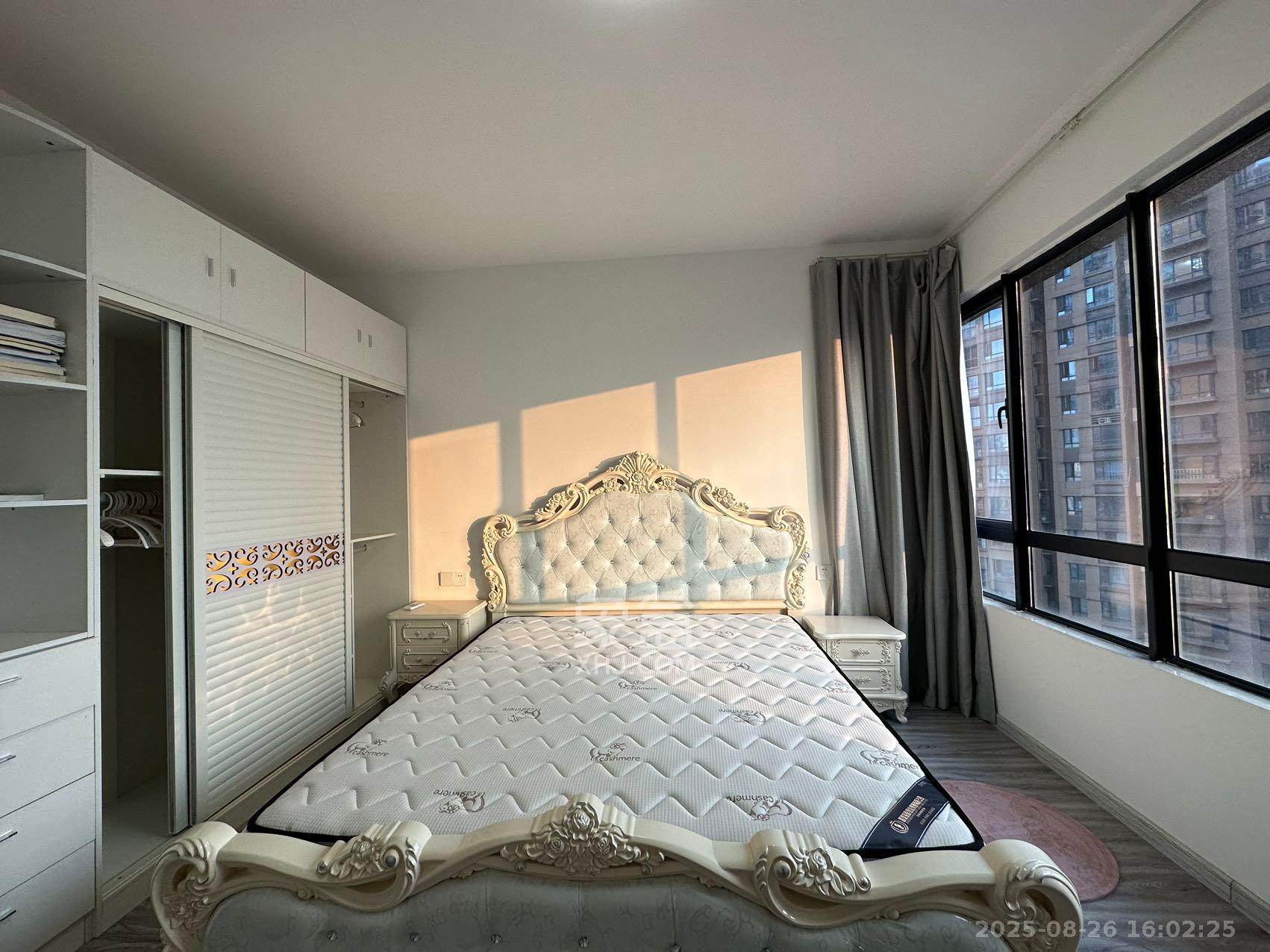 荣悦台 3室2厅2卫 4000.0元/月 荣悦台 3室2厅2卫 4000.0元/月室内图