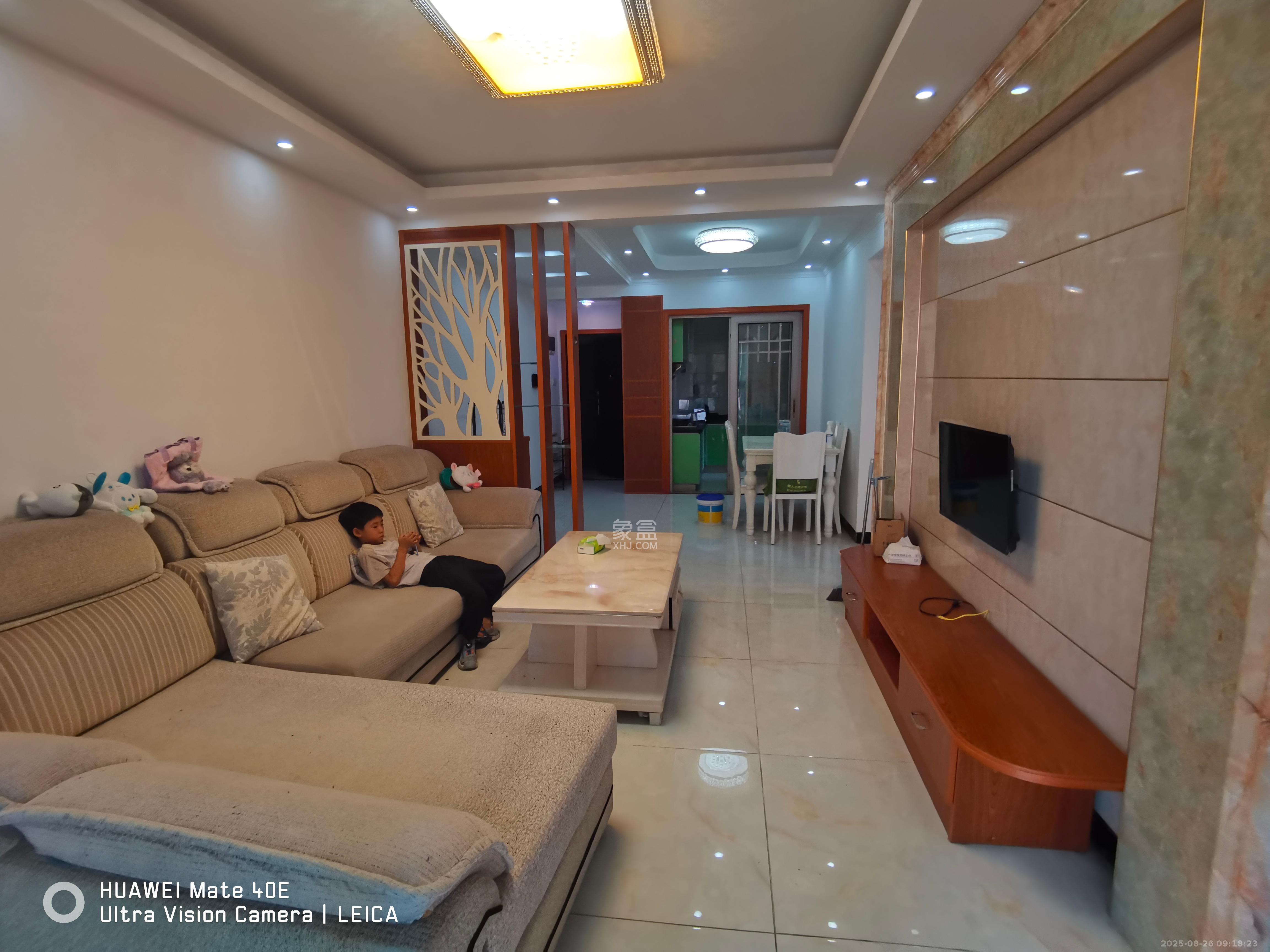 华润置地广场一期  3室2厅1卫    2200.0元/月 华润置地广场一期  3室2厅1卫    2200.0元/月