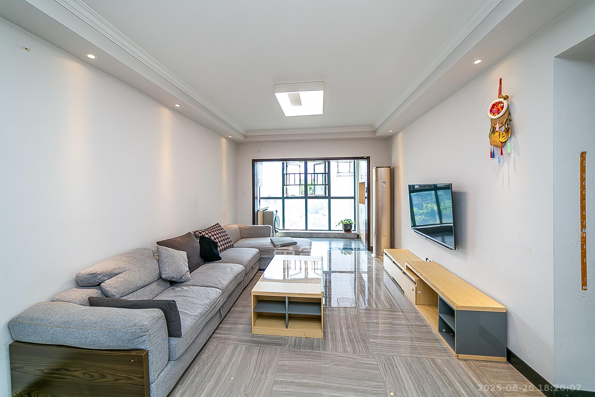 荣盛花语书苑  3室1厅1卫    85.0万 荣盛花语书苑  3室1厅1卫    85.0万客厅