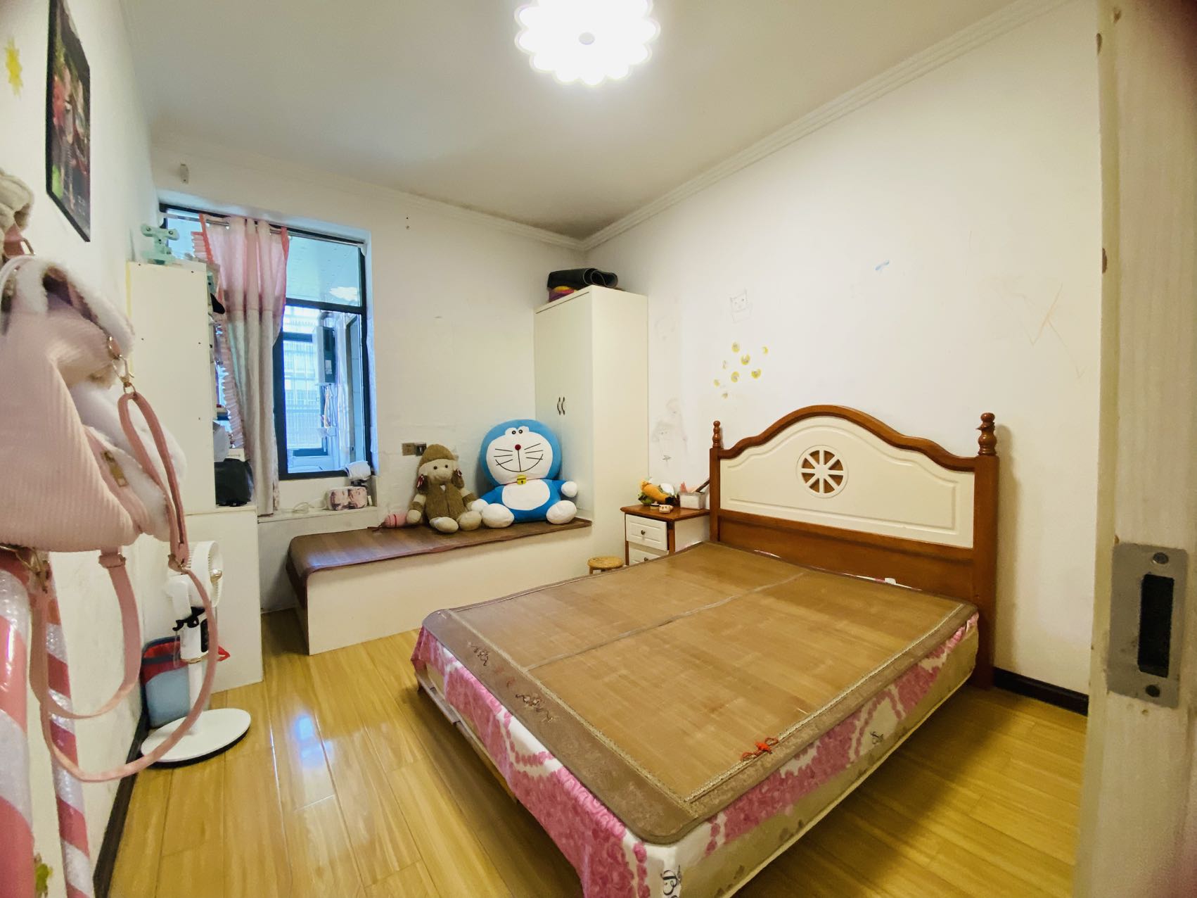 四海花园  2室2厅1卫    900.0元/月 四海花园  2室2厅1卫    900.0元/月室内图