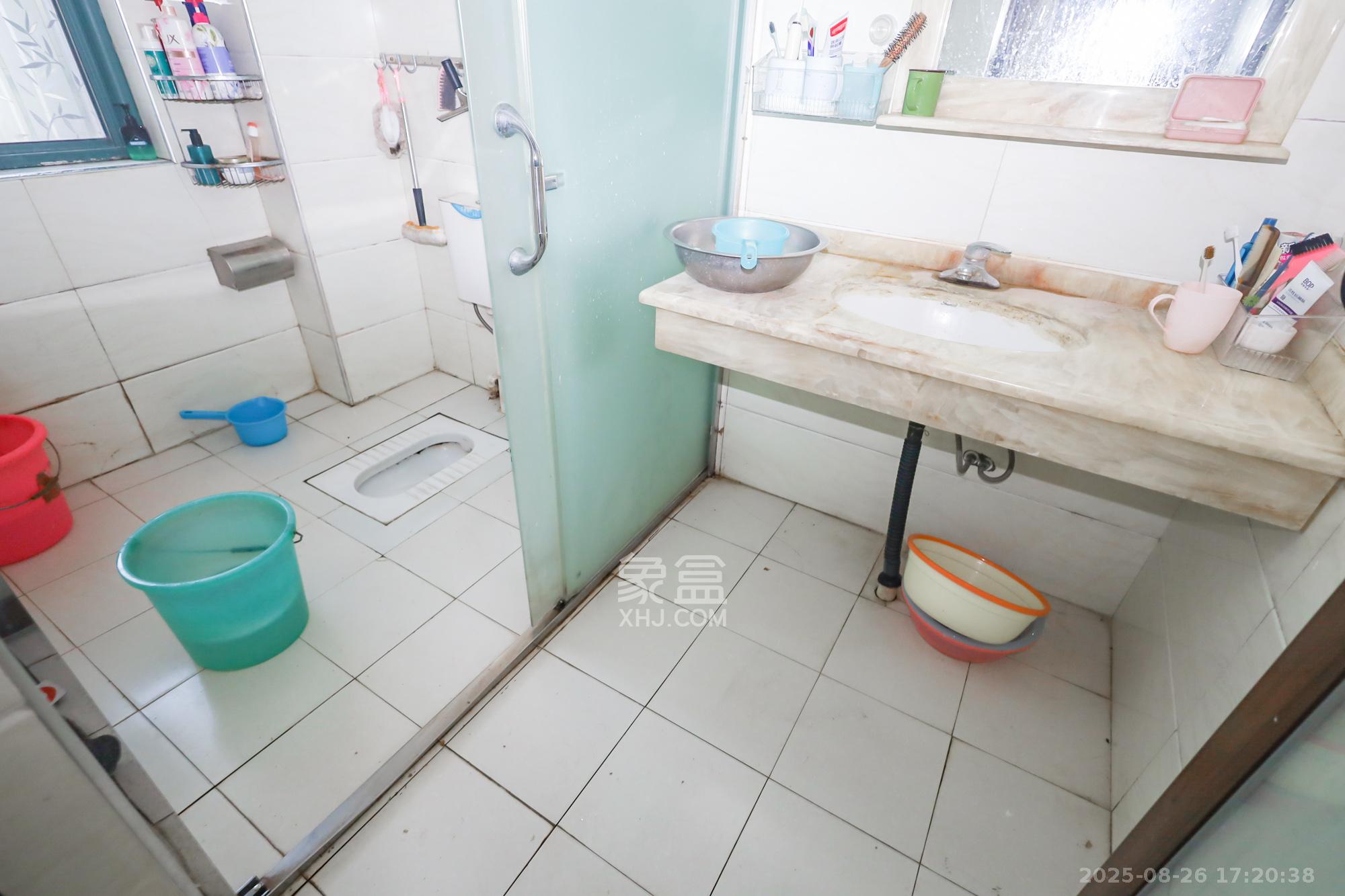 滨江金座  3室2厅2卫    160.0万 滨江金座  3室2厅2卫    160.0万卫生间