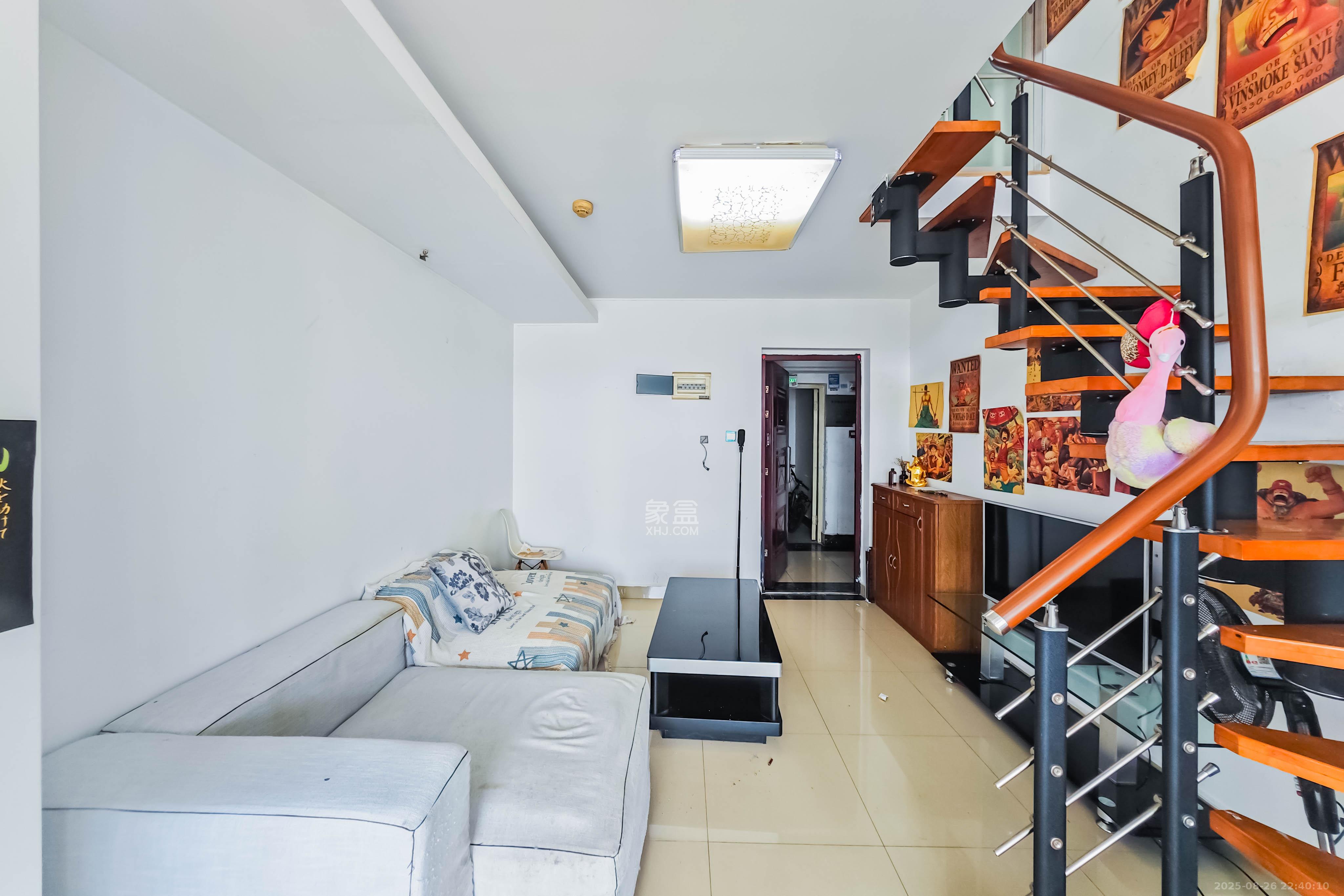 金色loft(鑫秋大厦)  2室1厅1卫    38.5万 金色loft(鑫秋大厦)  2室1厅1卫    38.5万客厅