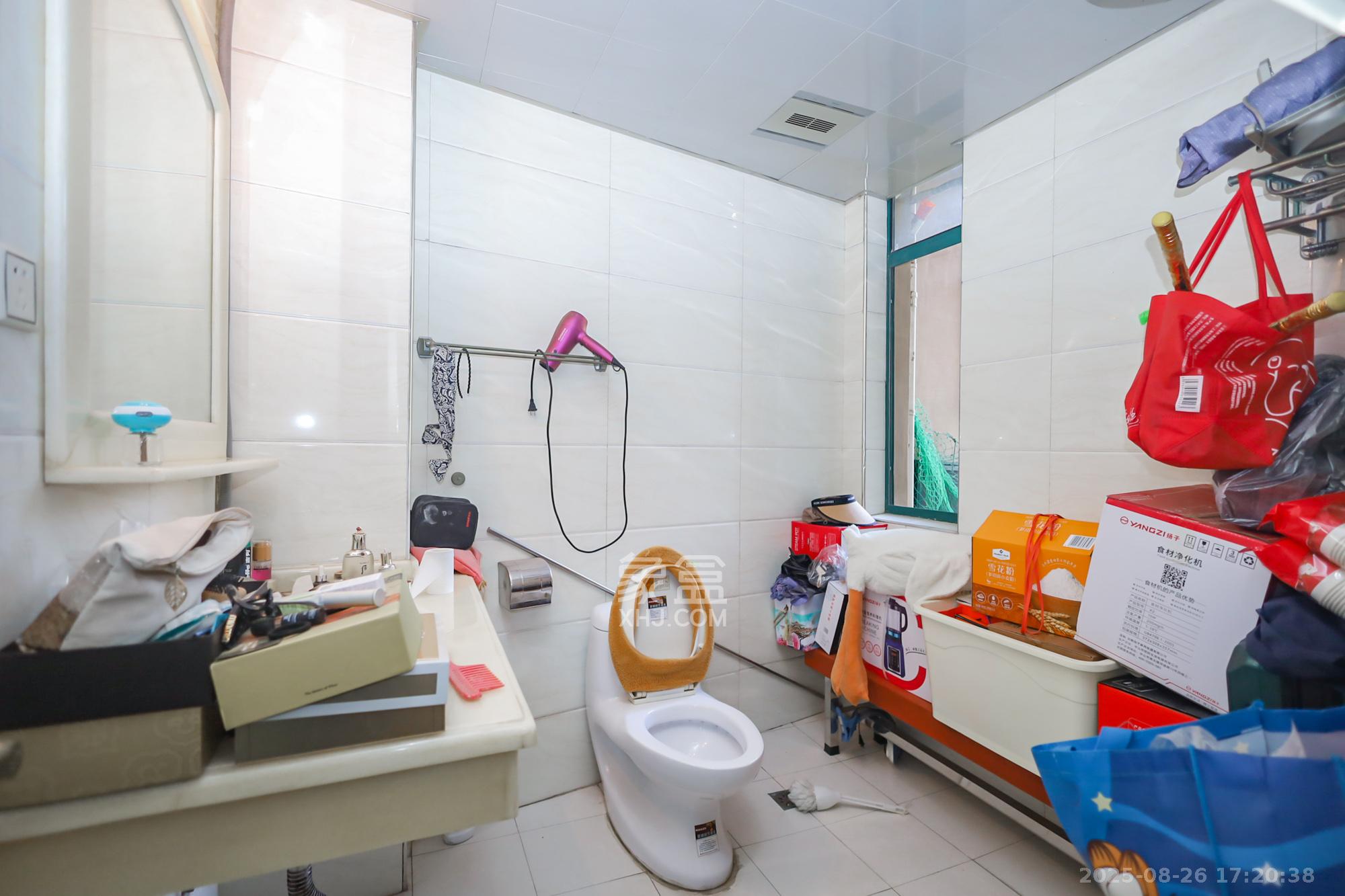 滨江金座  3室2厅2卫    160.0万 滨江金座  3室2厅2卫    160.0万卫生间