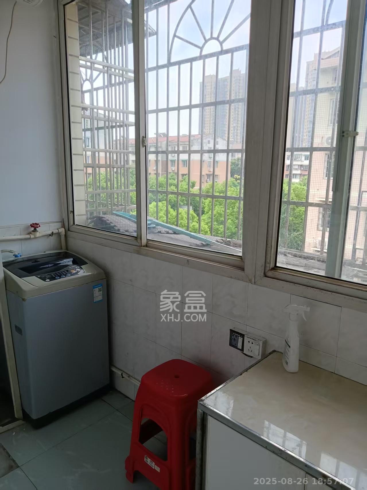 新桥家园  1室1厅1卫    1050.0元/月 新桥家园  1室1厅1卫    1050.0元/月室内图