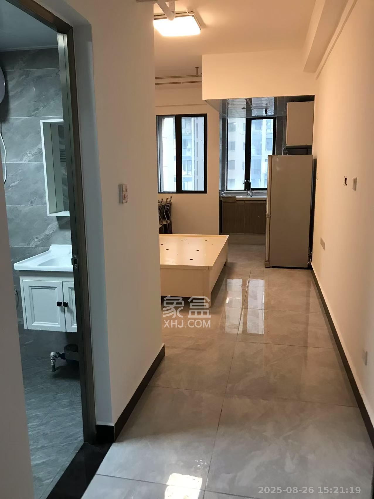 长房天翼未来城  1室1厅1卫    2000.0元/月 长房天翼未来城  1室1厅1卫    2000.0元/月