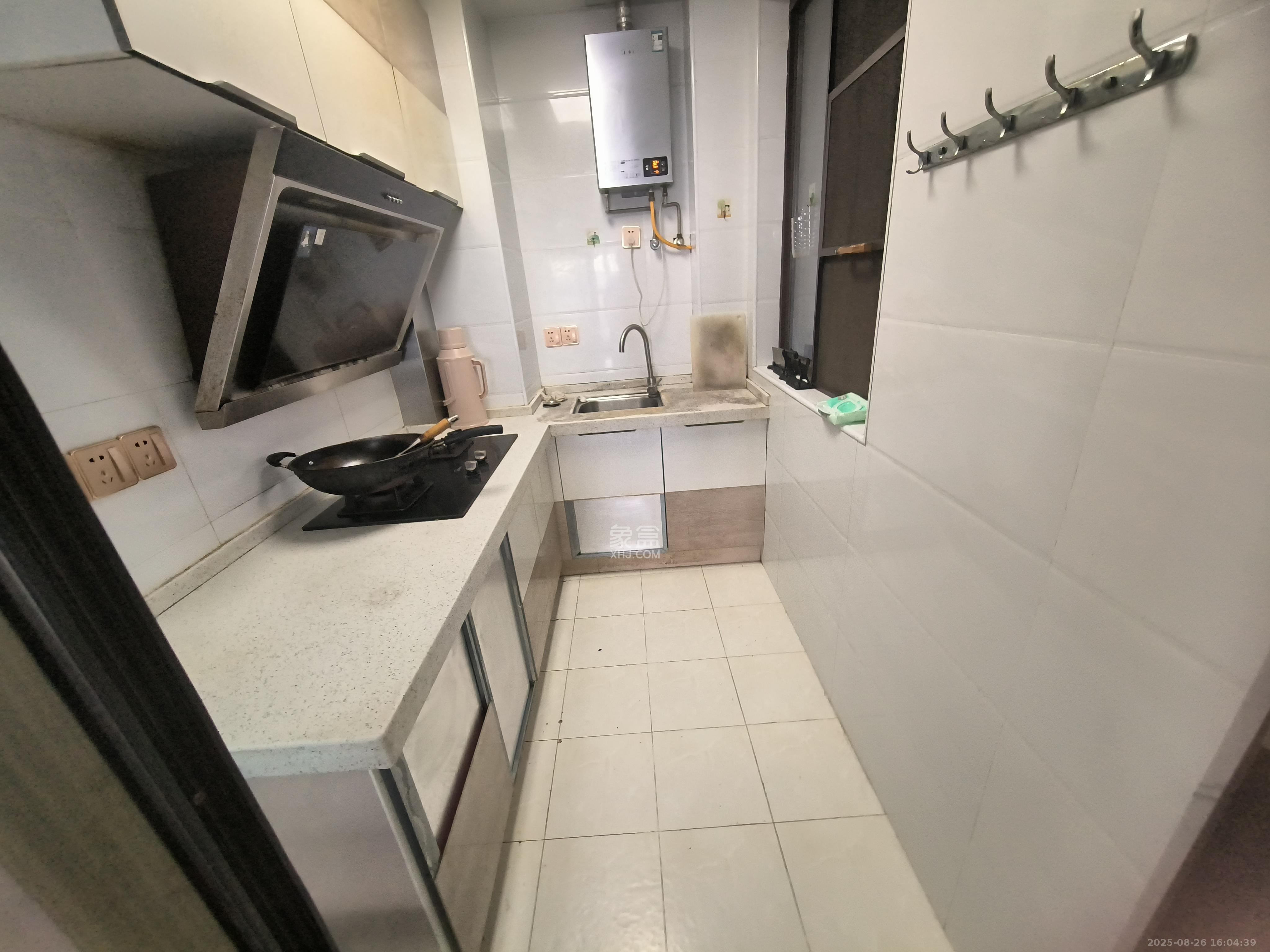 华润置地广场二期 3室2厅1卫 2200.0元/月 华润置地广场二期 3室2厅1卫 2200.0元/月室内图