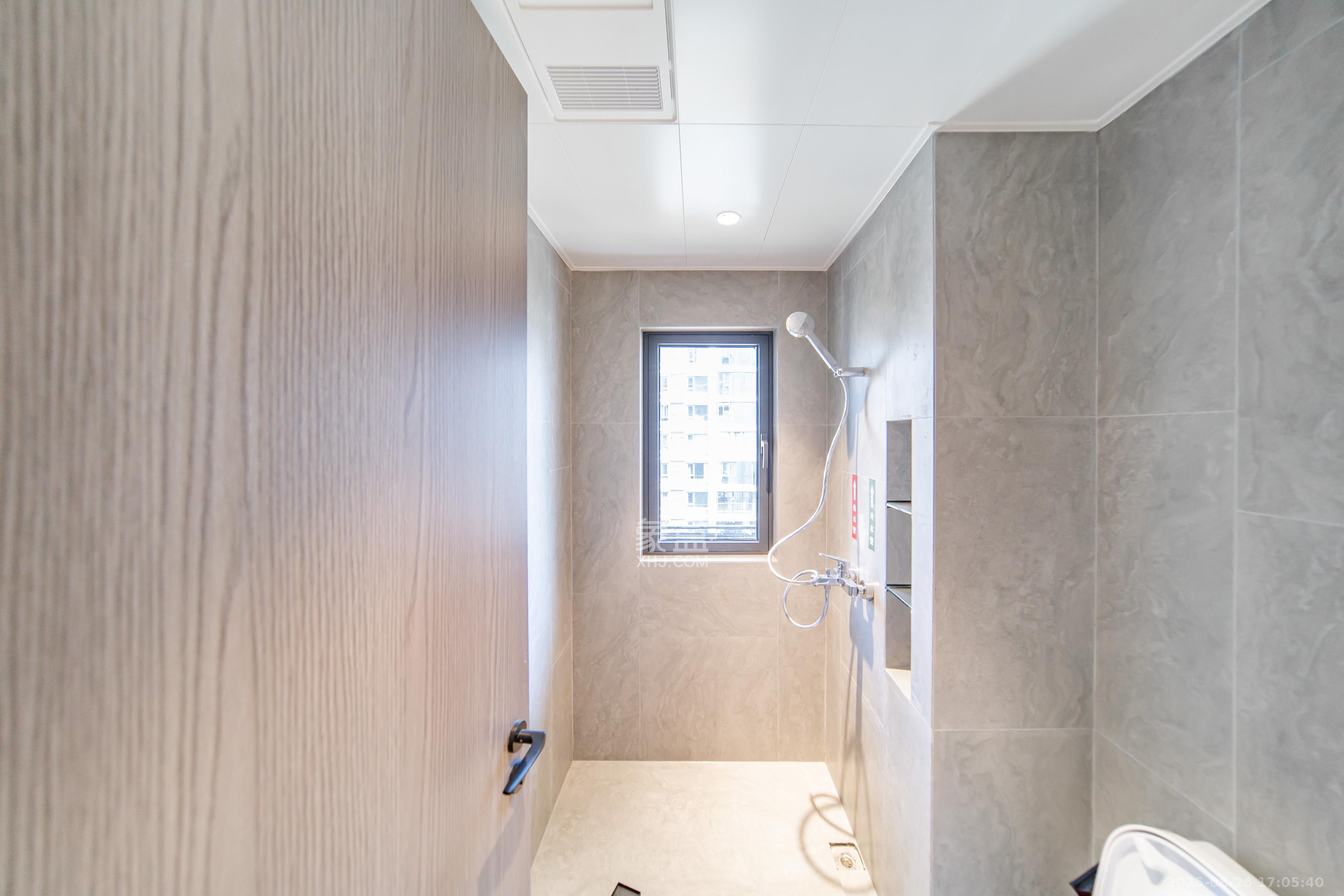 华润置地润樾府  4室2厅2卫    170.0万 华润置地润樾府  4室2厅2卫    170.0万卫生间