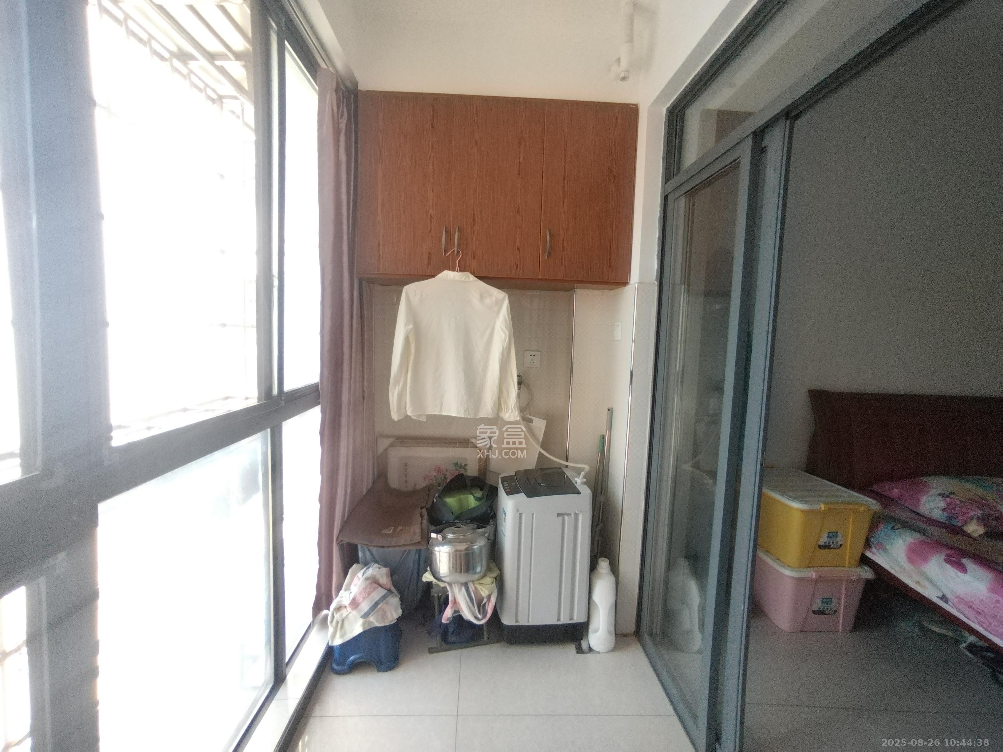 茶山馨苑 3室2厅2卫 3000.0元/月 茶山馨苑 3室2厅2卫 3000.0元/月室内图