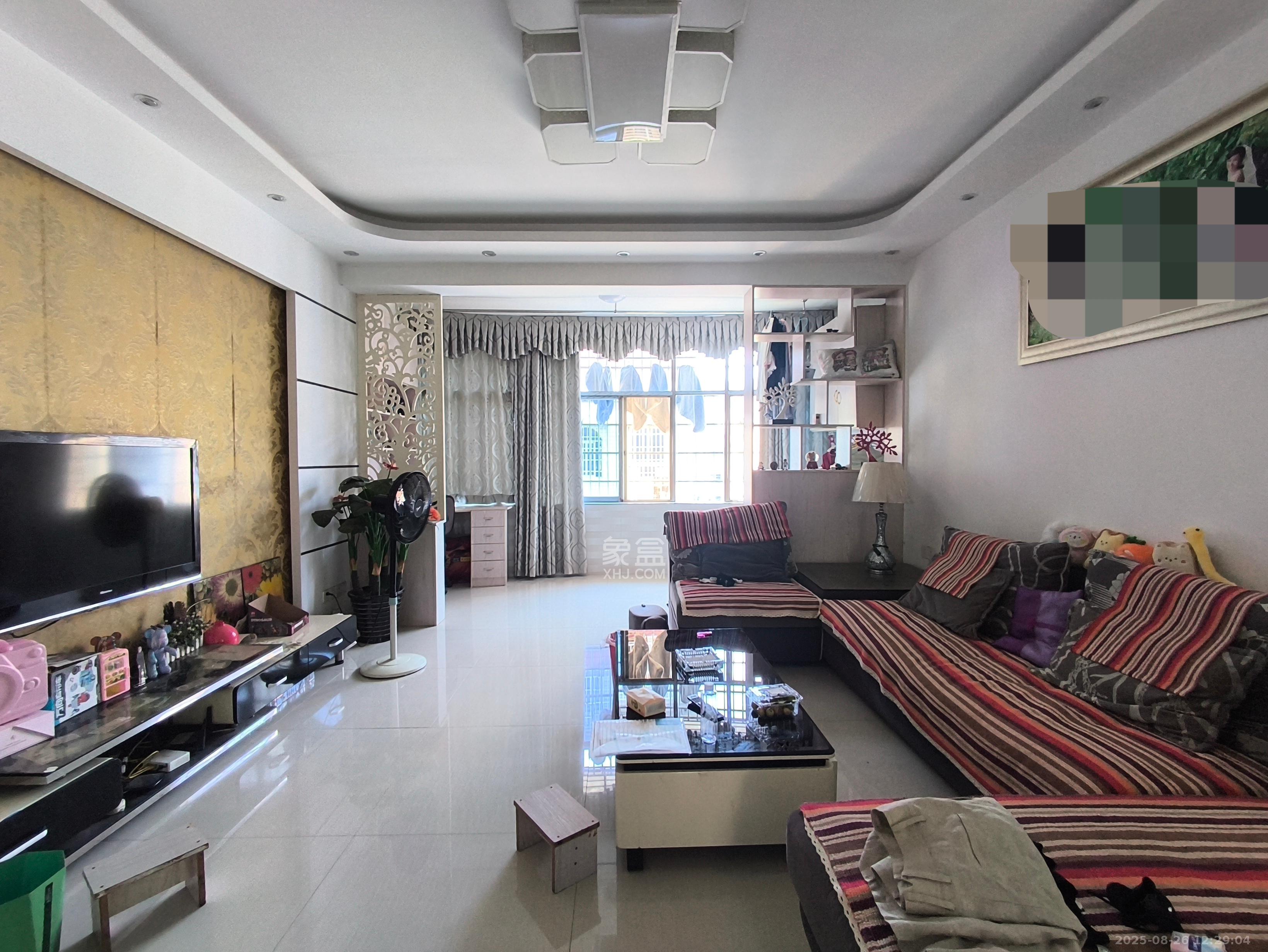 靳江小区  2室1厅1卫    2000.0元/月 靳江小区  2室1厅1卫    2000.0元/月室内图1