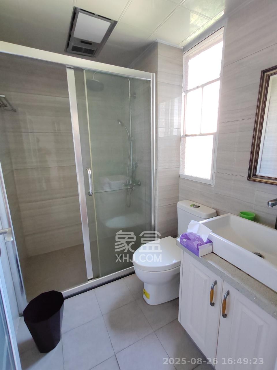 山水湾  4室2厅2卫    2200.0元/月室内图