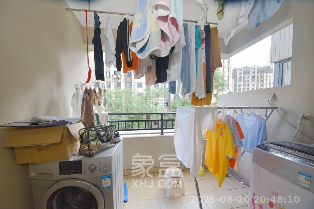 万科魅力之城观澜里  3室2厅2卫   2300.00元/月室内图