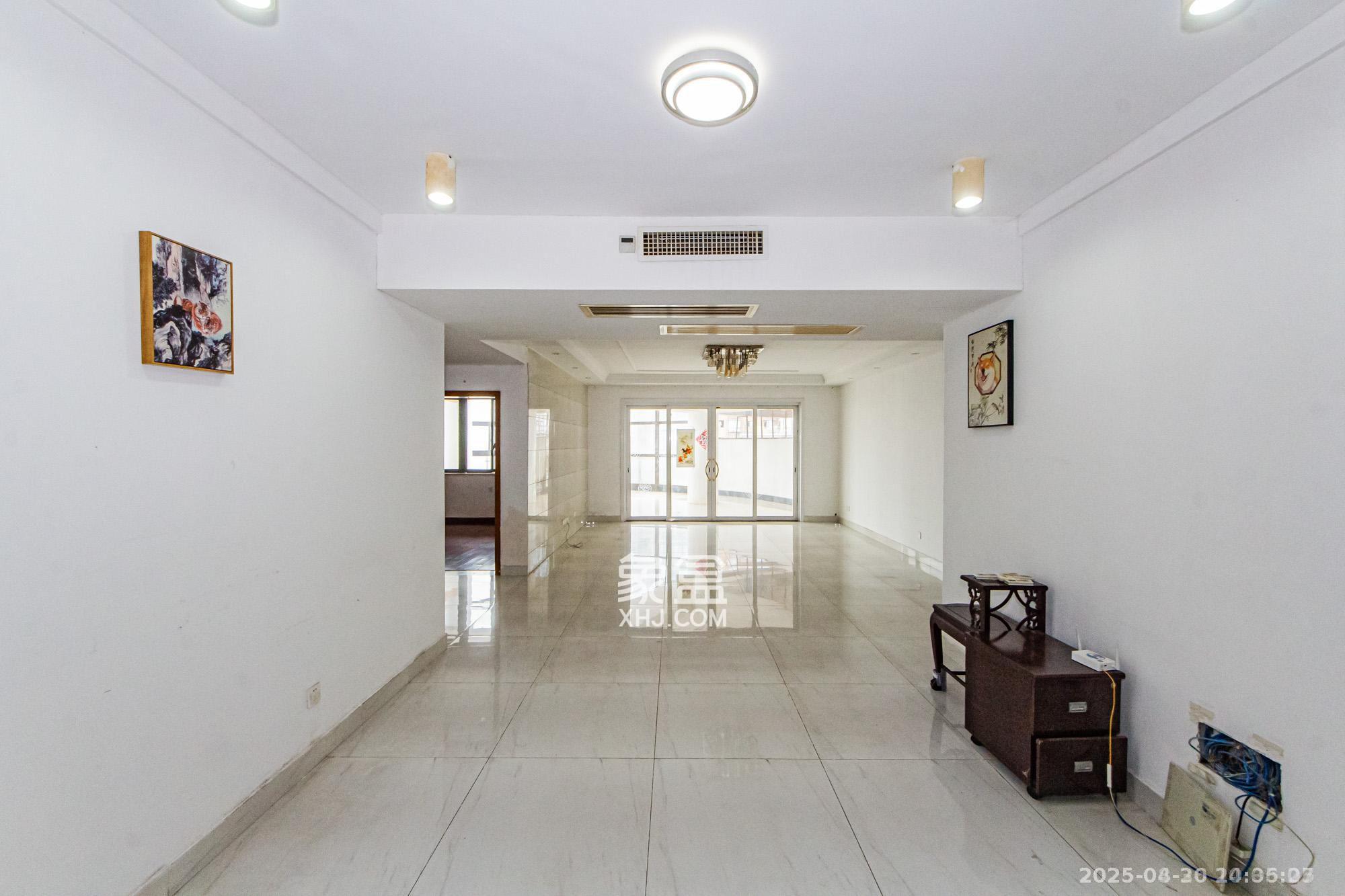 湘江世纪城富湾国际  5室2厅2卫    6000.0元/月 湘江世纪城富湾国际  5室2厅2卫    6000.0元/月室内图1