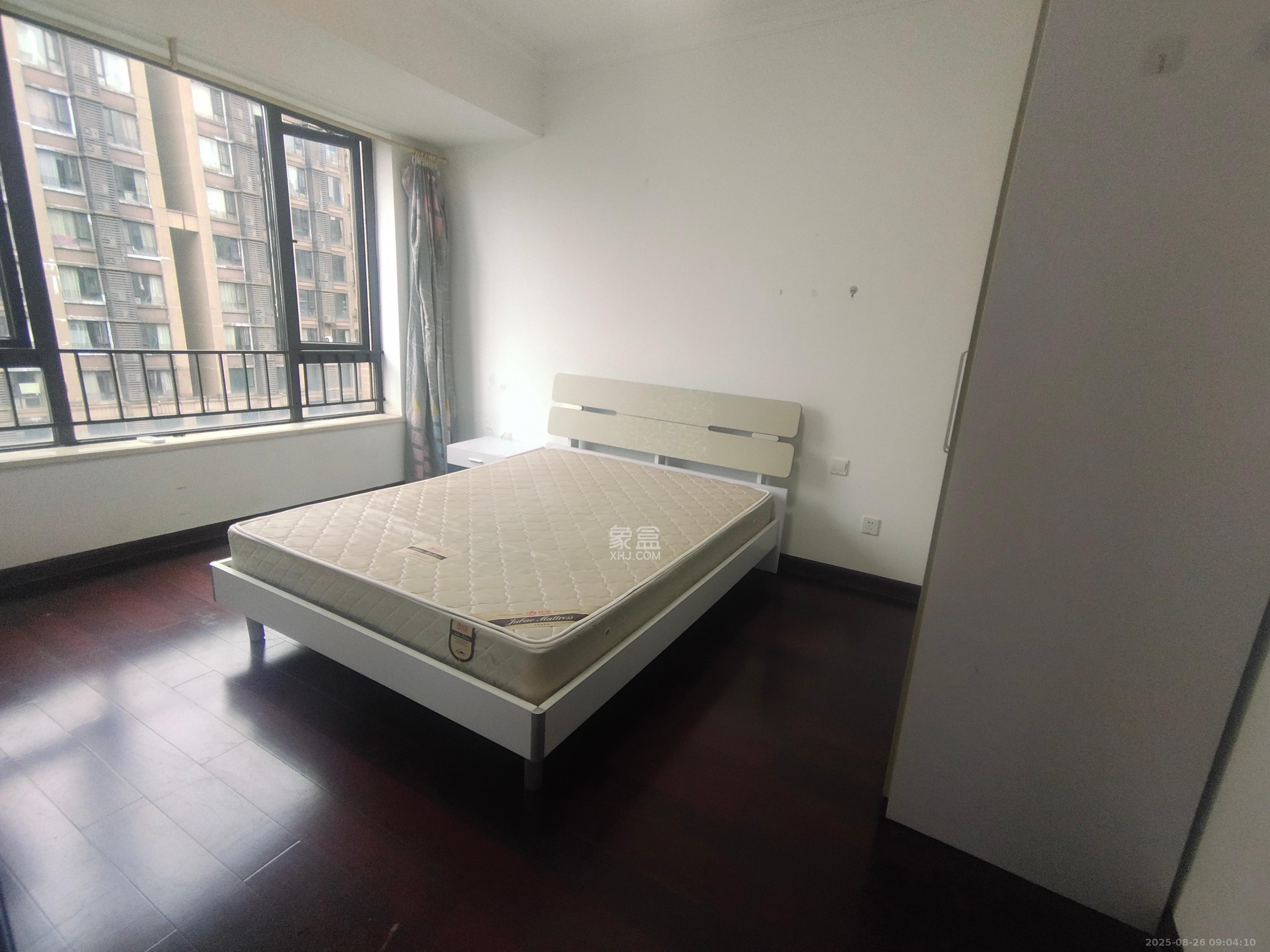 中海国际一期  3室2厅2卫    2100.0元/月 中海国际一期  3室2厅2卫    2100.0元/月室内图